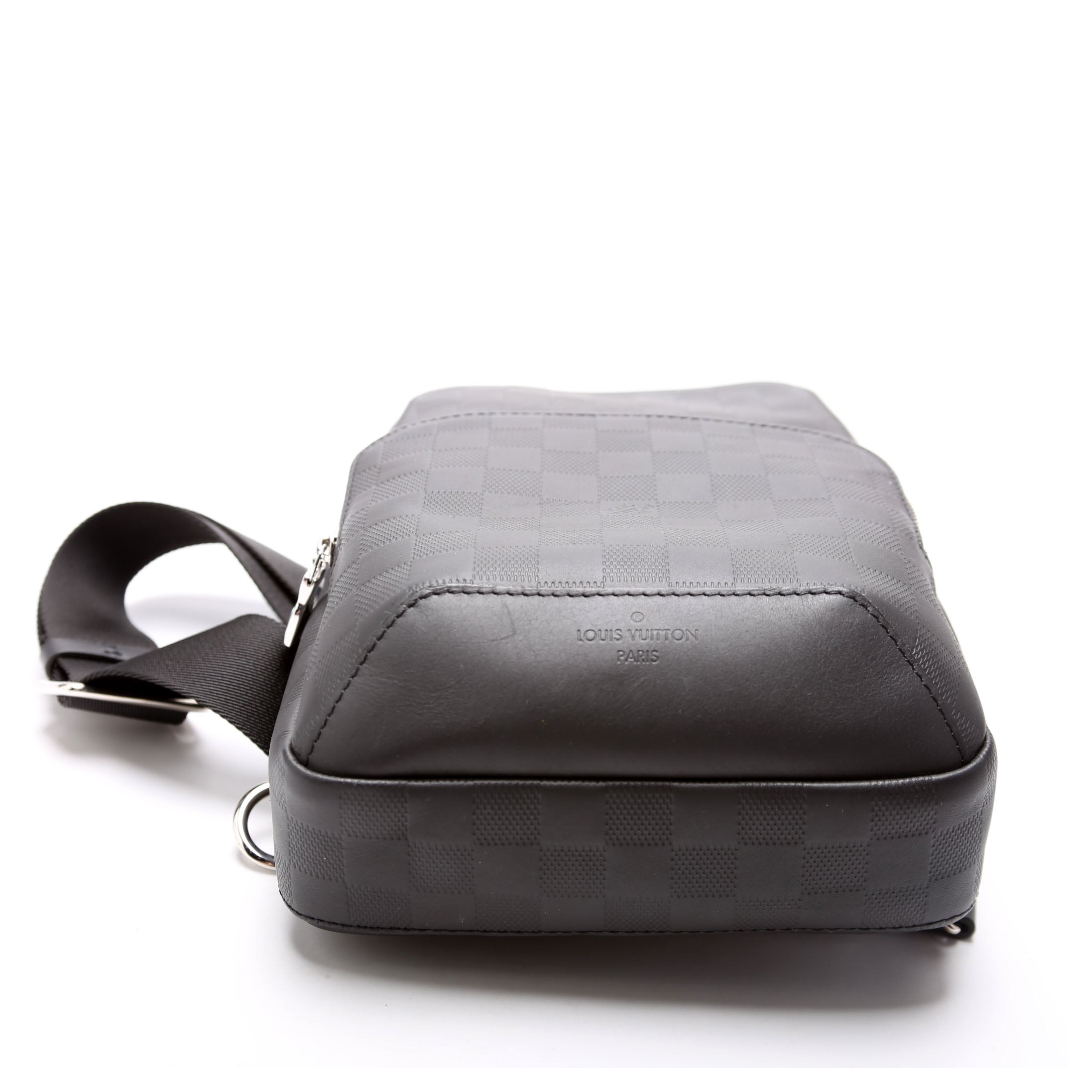 Avenue Sling Bag Infini Leather Black