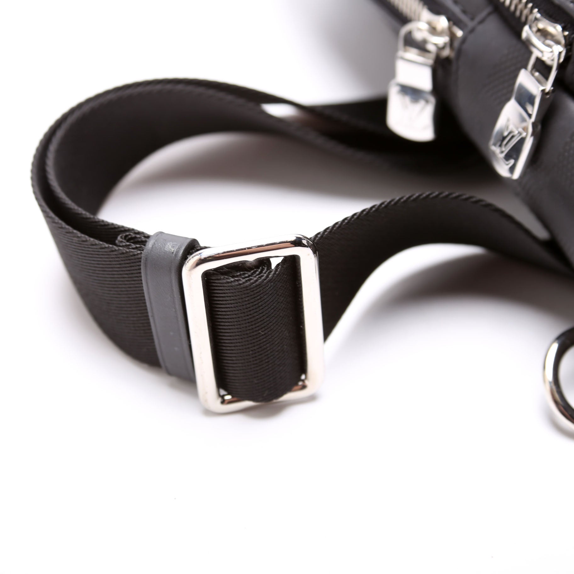 Avenue Sling Bag Infini Leather Black