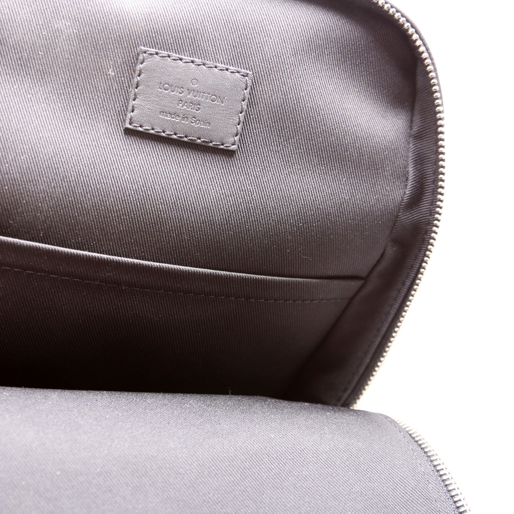 Avenue Sling Bag Infini Leather Black