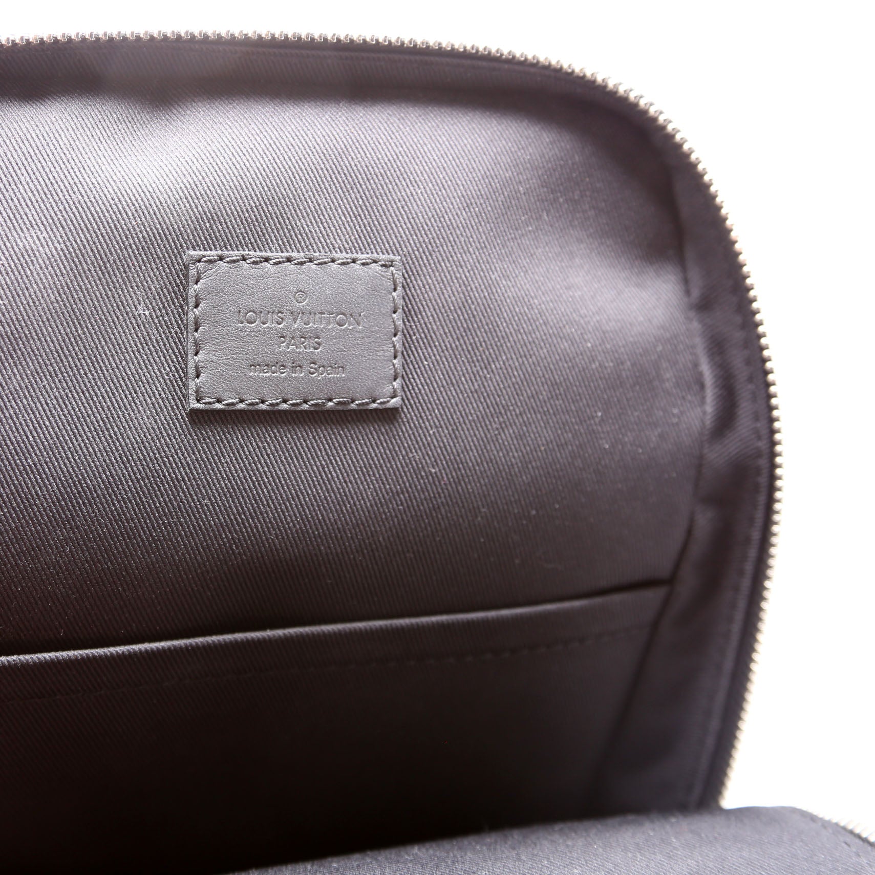 Avenue Sling Bag Infini Leather Black