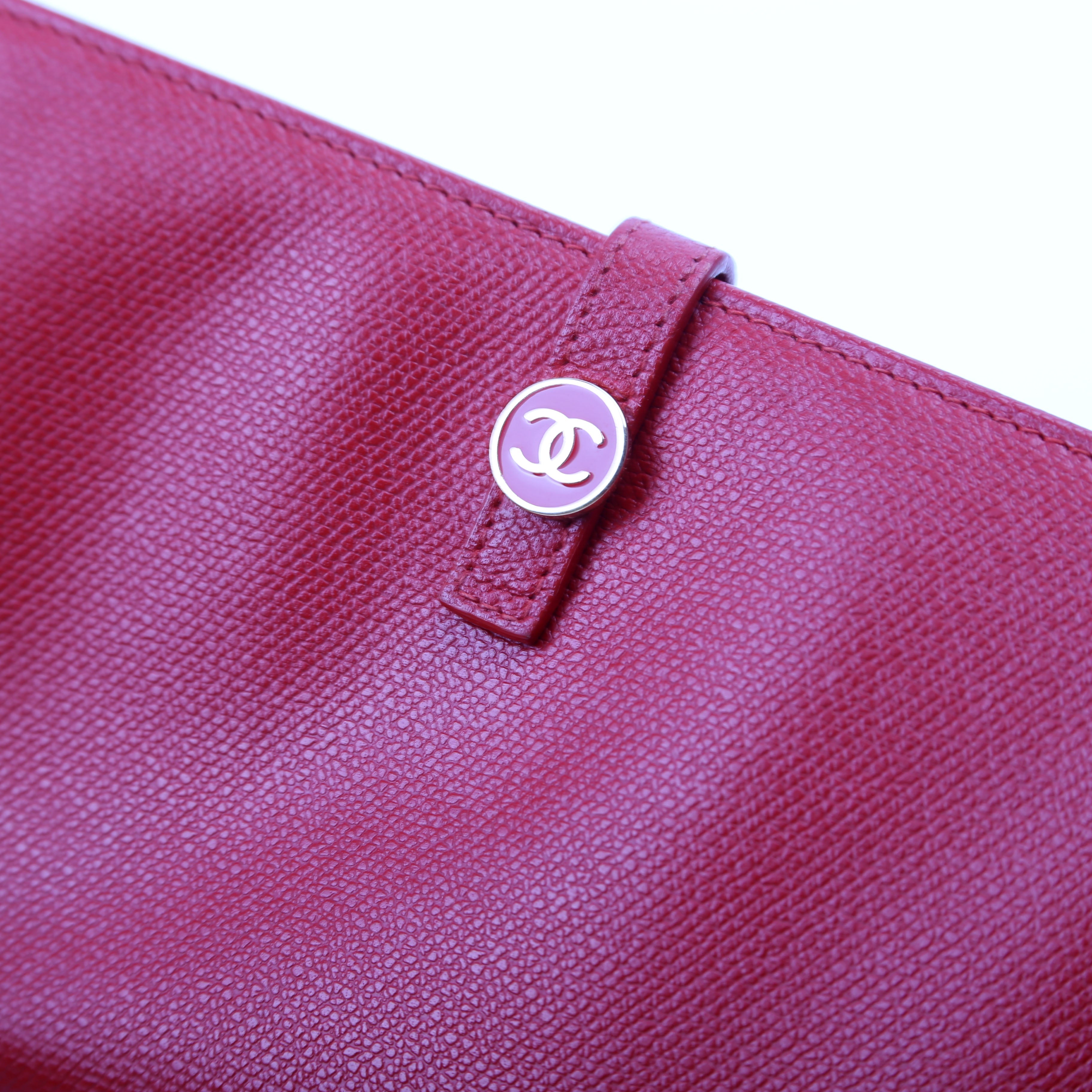 CC Button Long Wallet Grained Calfskin 9M Red