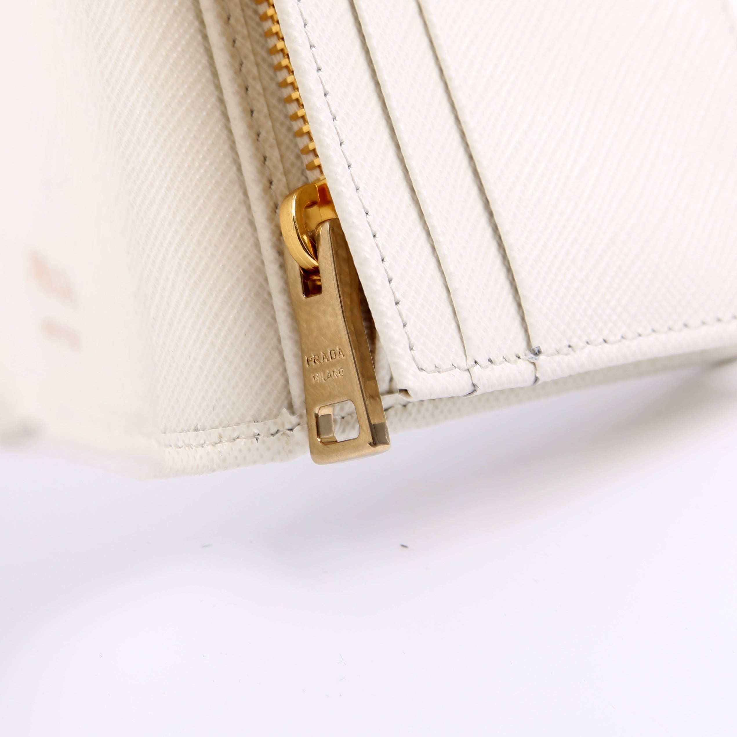 Saffiano Triangle Logo Card Case White