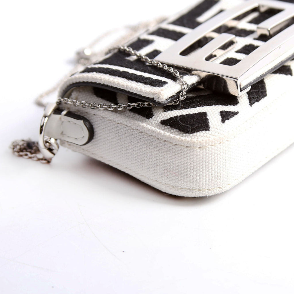 7AS045 Nano Baguette Maxi Buckle