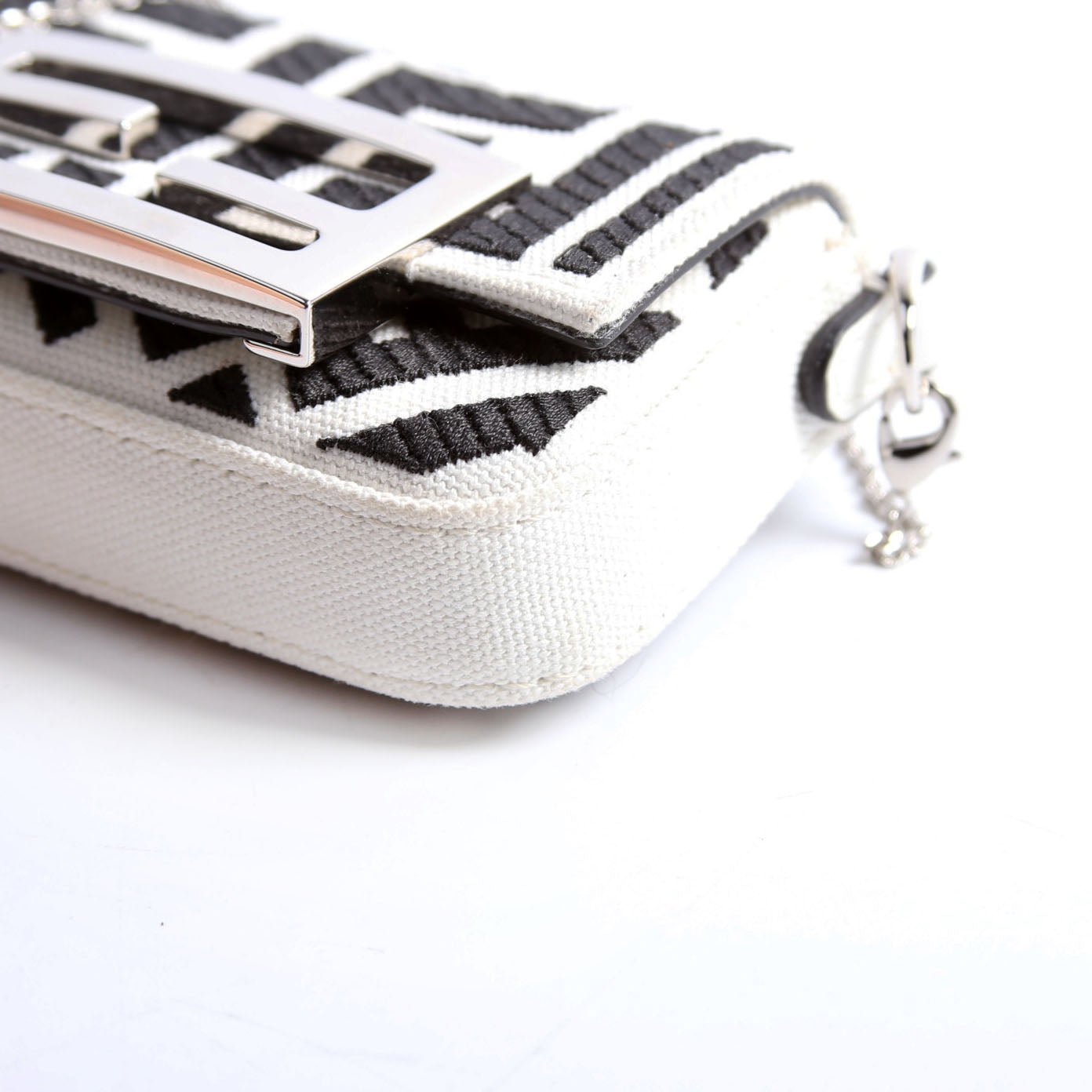 7AS045 Nano Baguette Maxi Buckle