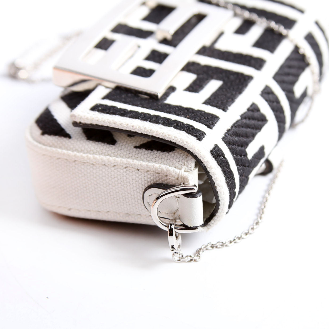 7AS045 Nano Baguette Maxi Buckle
