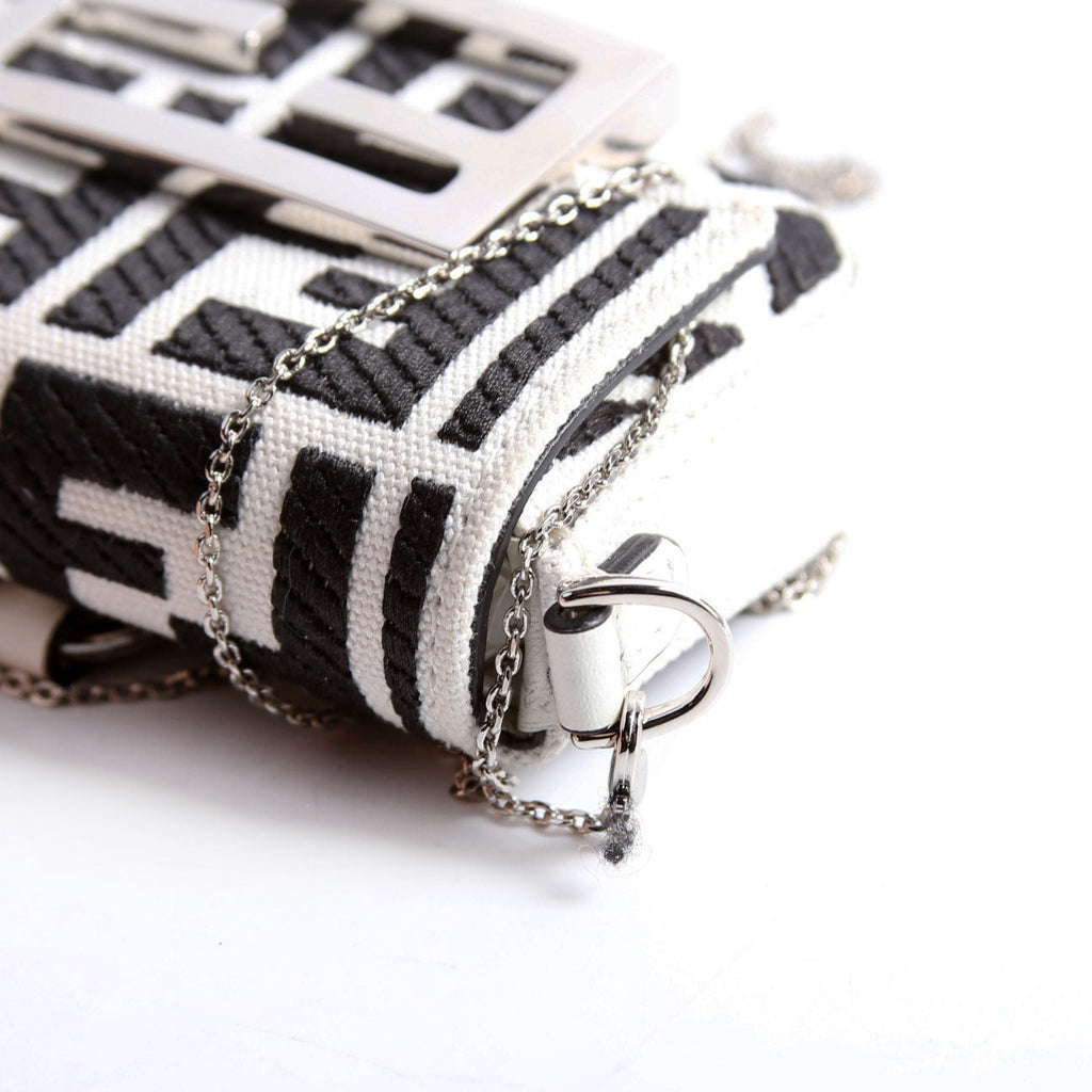 7AS045 Nano Baguette Maxi Buckle