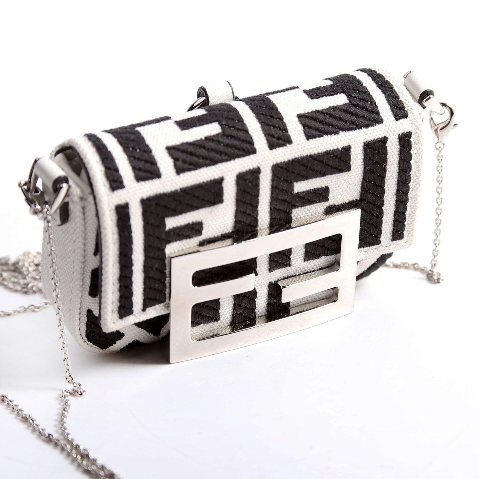 7AS045 Nano Baguette Maxi Buckle