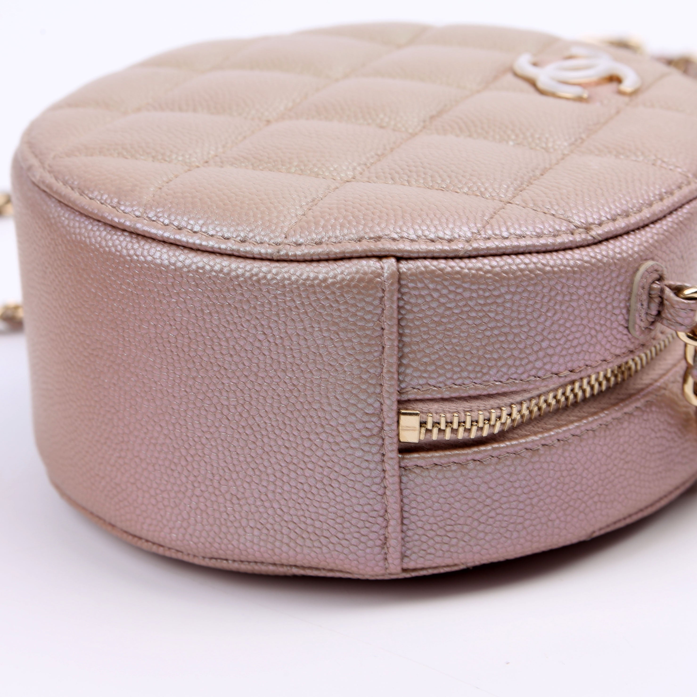 Round Clutch With Chain Iridescent Caviar 27M Tan