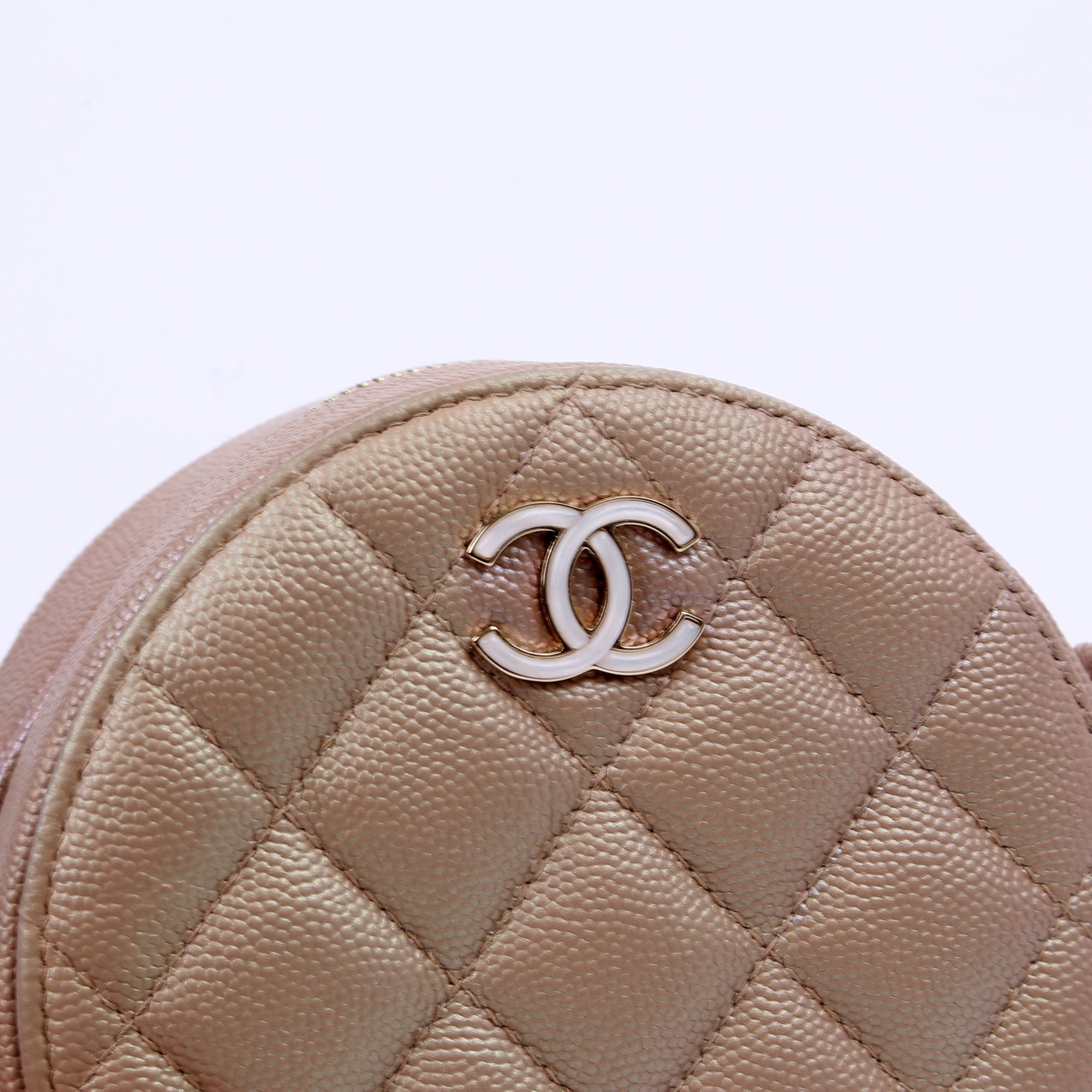 Round Clutch With Chain Iridescent Caviar 27M Tan
