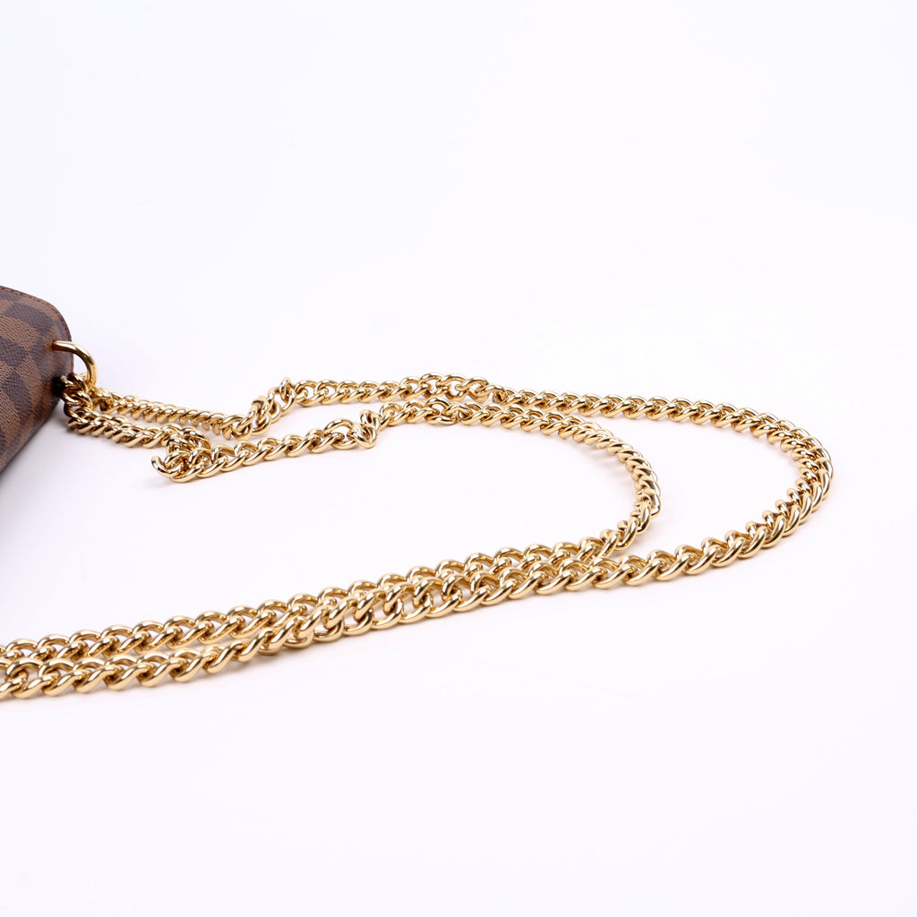 Caissa Chain Clutch Red