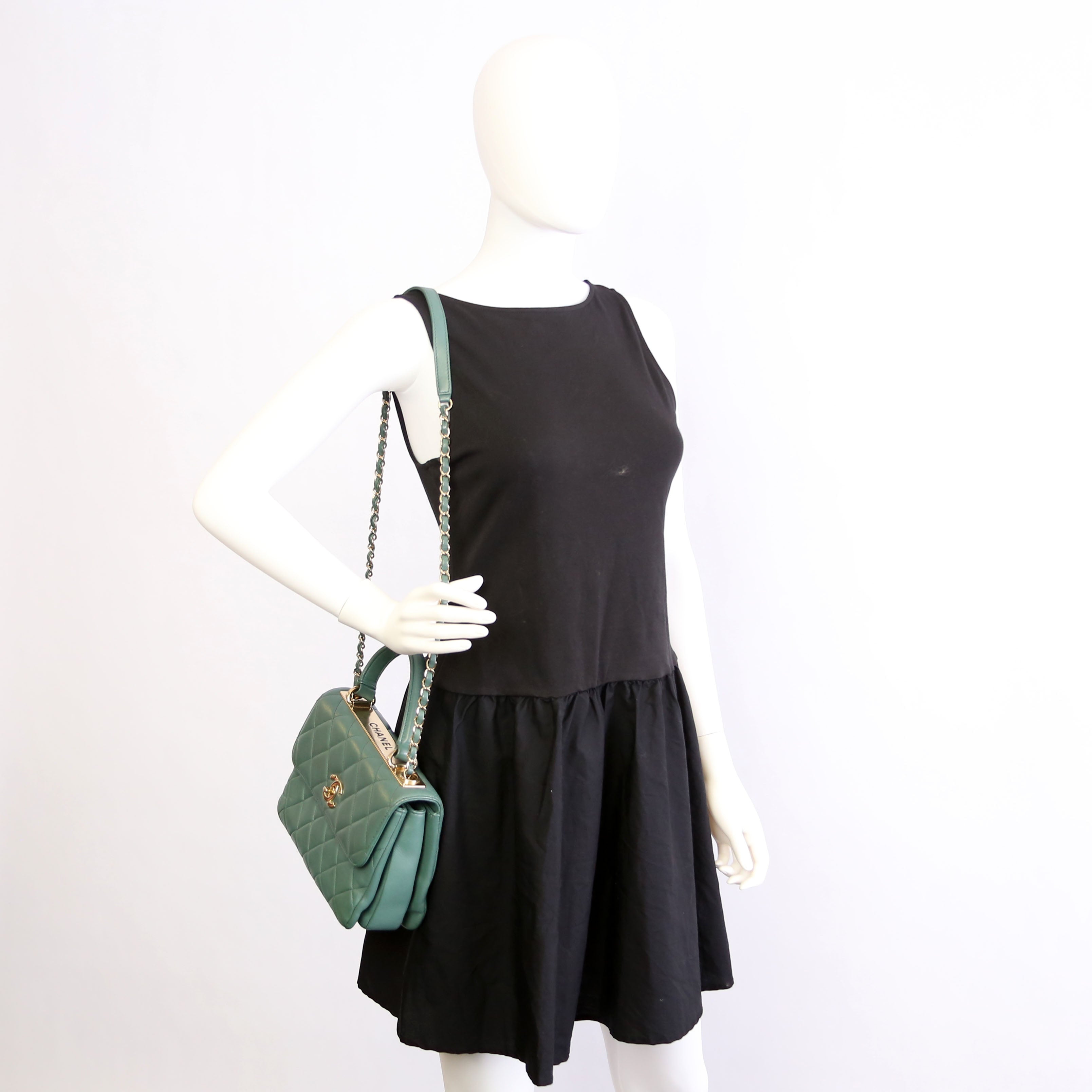 Trendy Top Handle Medium Lambskin 26M Green
