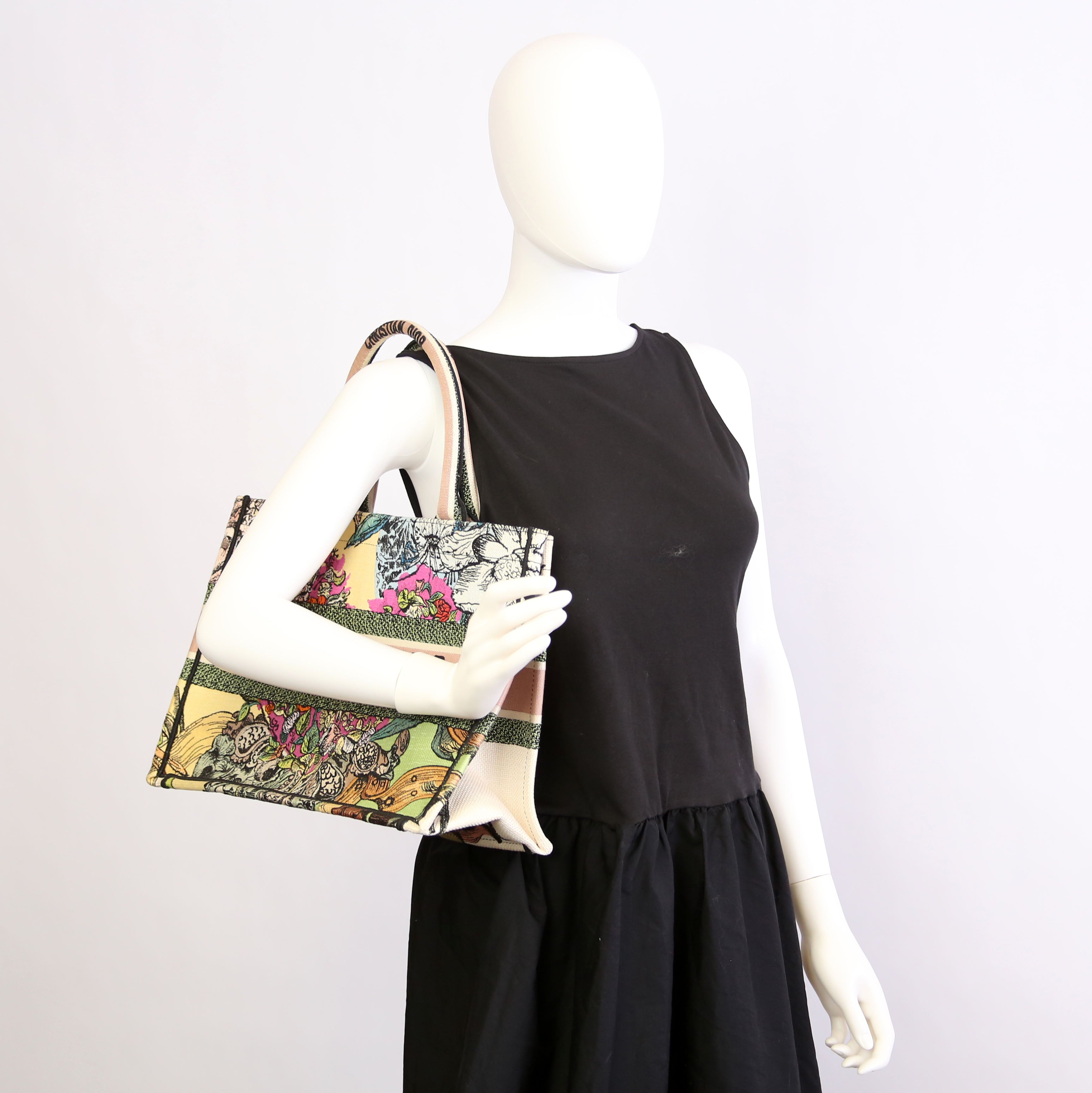 Book Tote Medium Ebroidered Coeur En Fleurs Medium