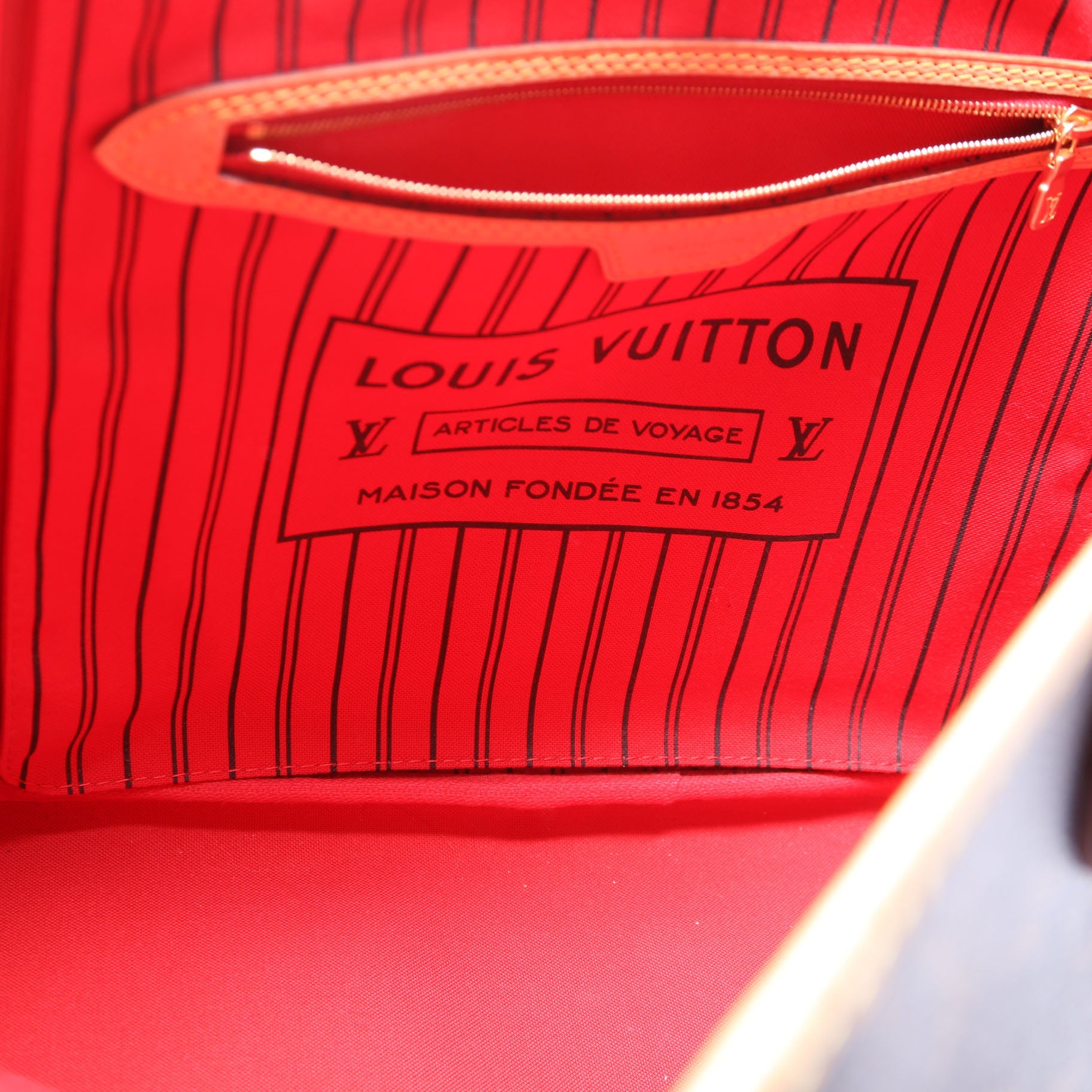 Neverfull MM Monogram Red