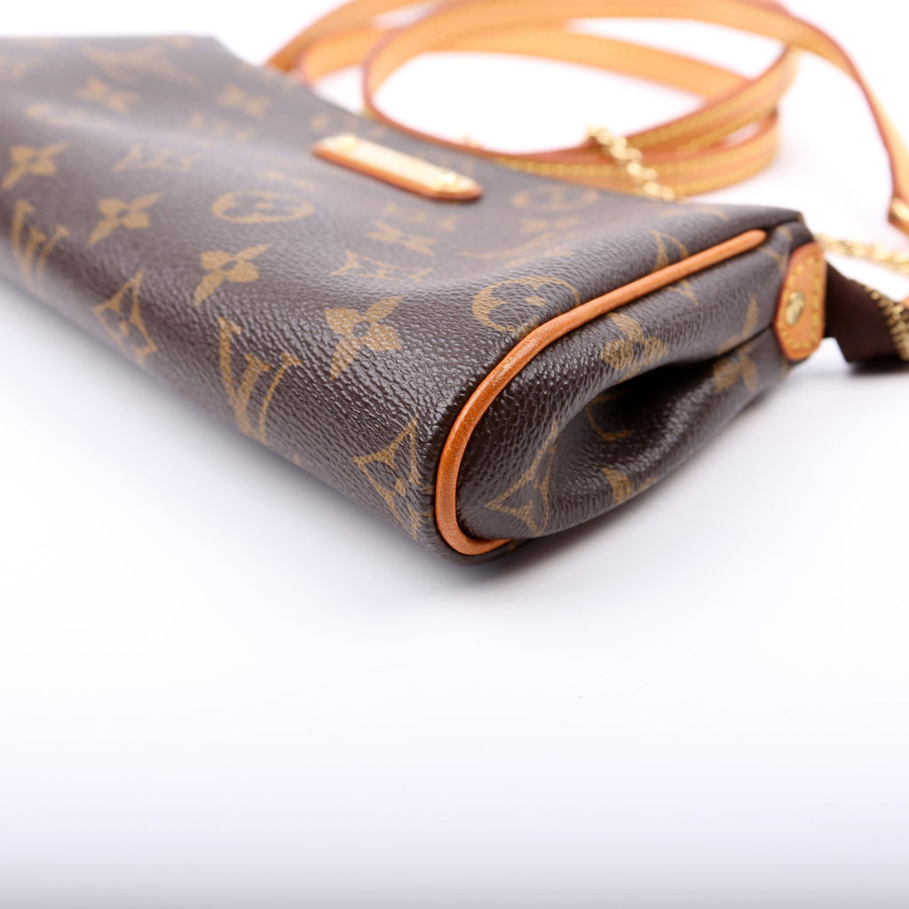 Eva Clutch Monogram
