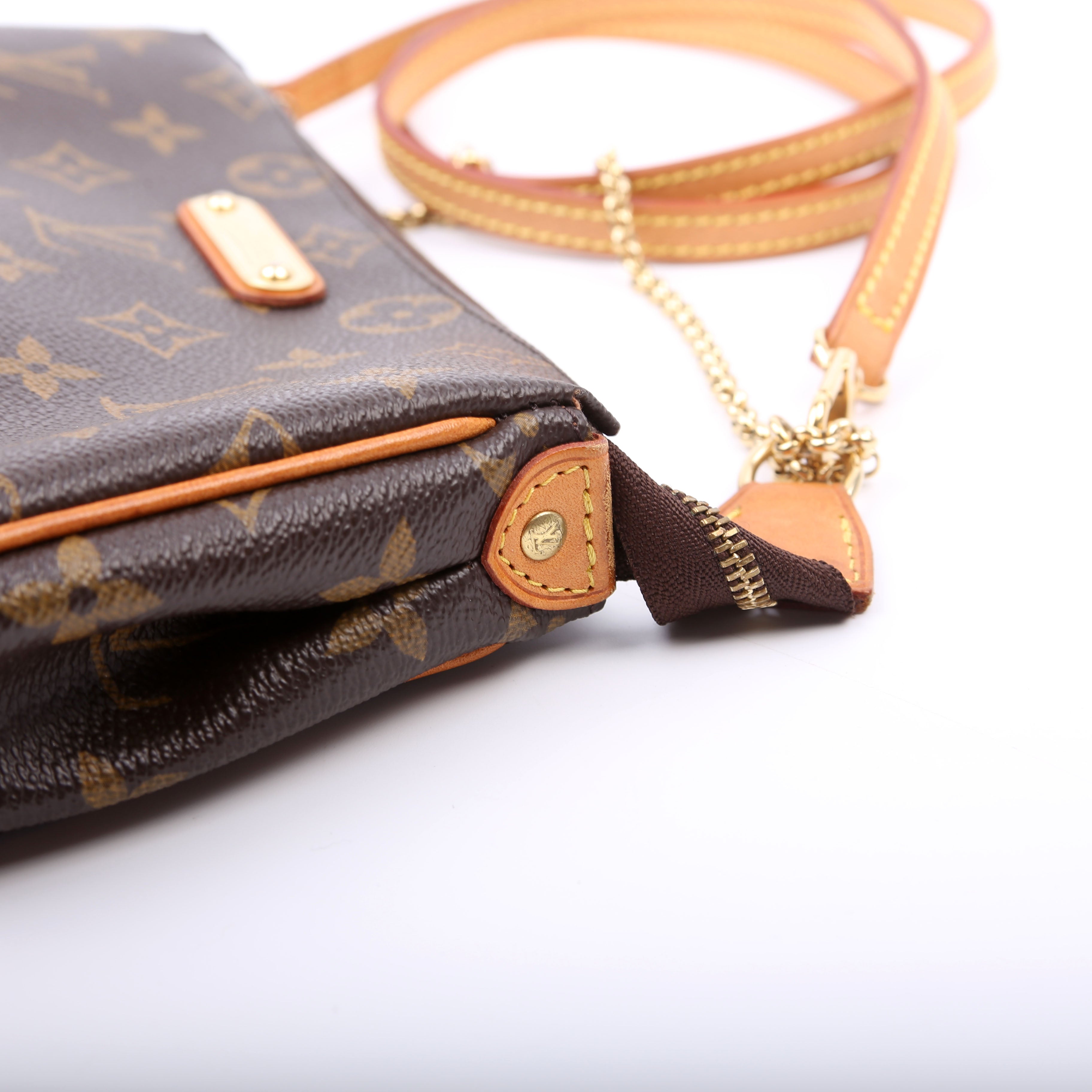 Eva Clutch Monogram
