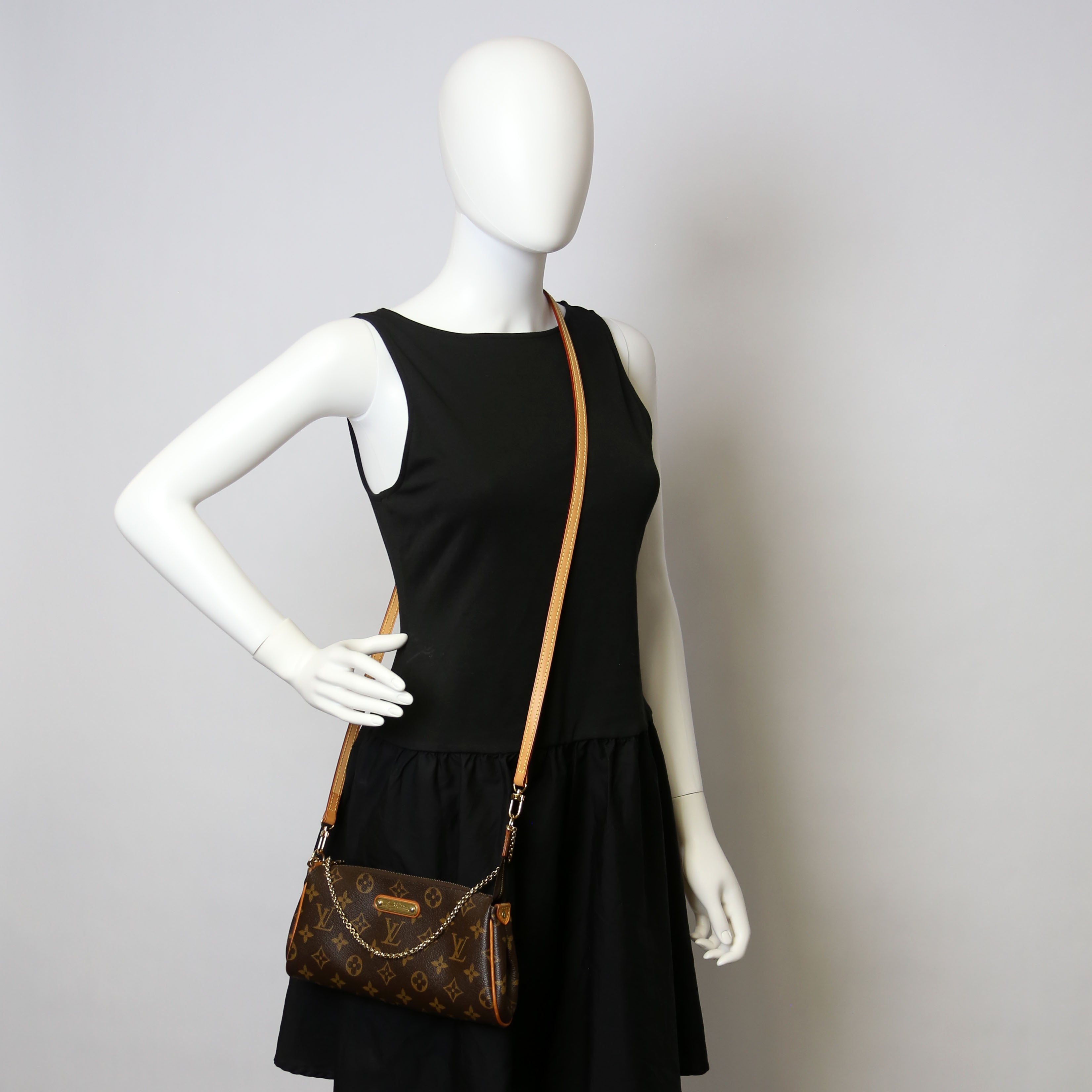 Eva Clutch Monogram