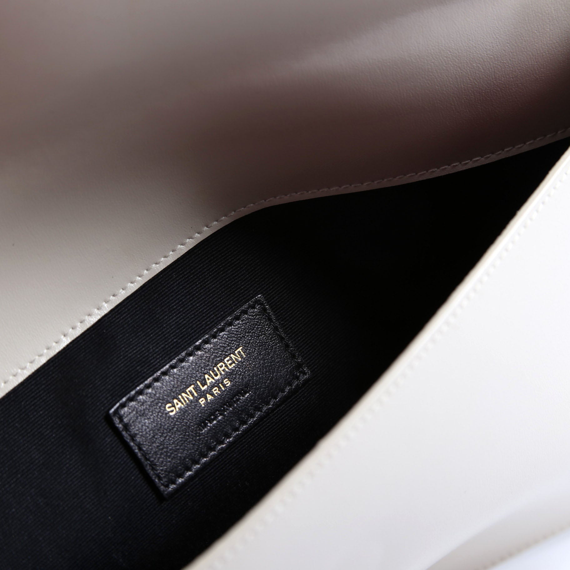Uptown Pouch Smooth Leather 565739 Cream