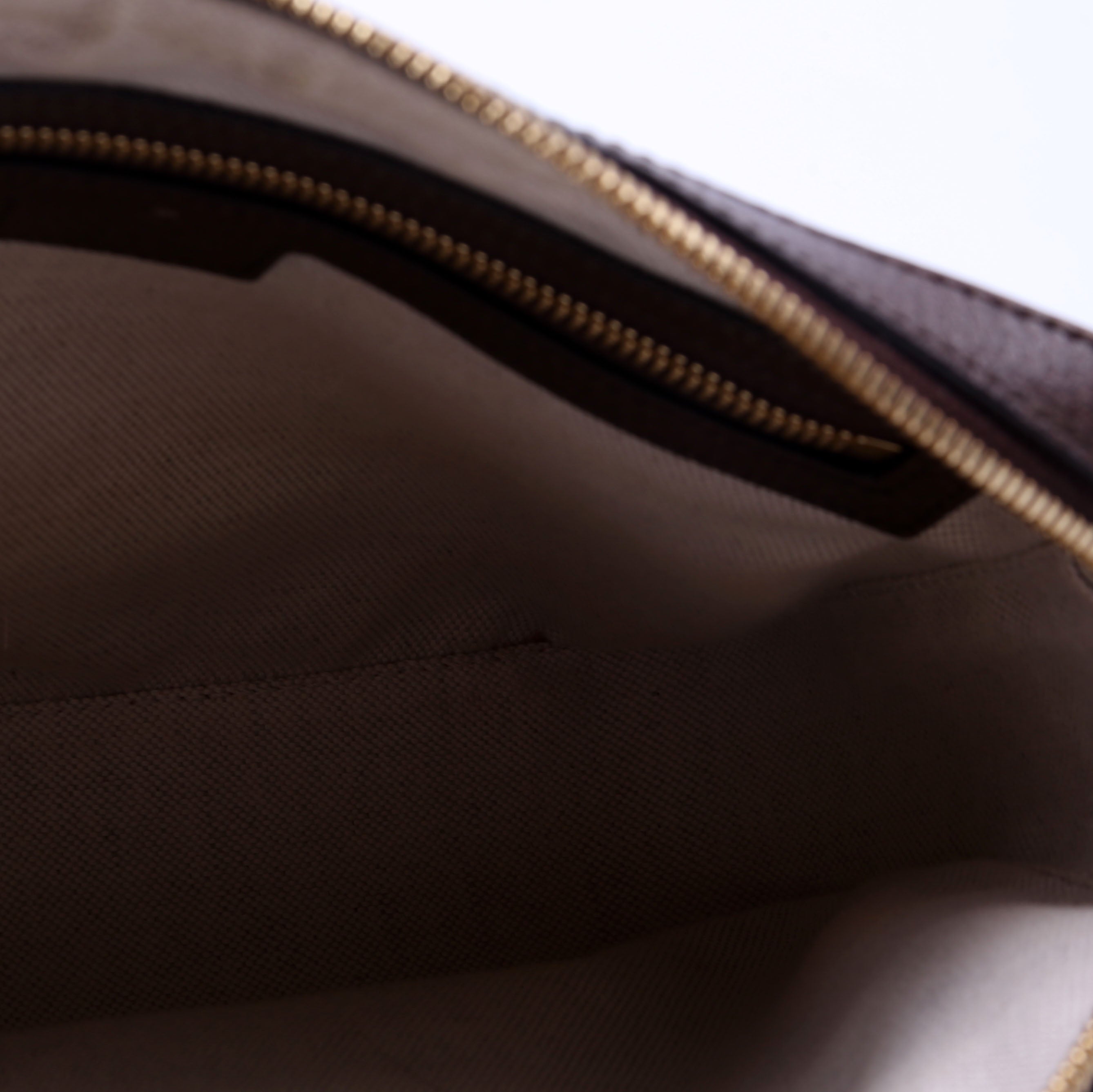 Gucci 675891 Jumbo GG Canvas Messenger