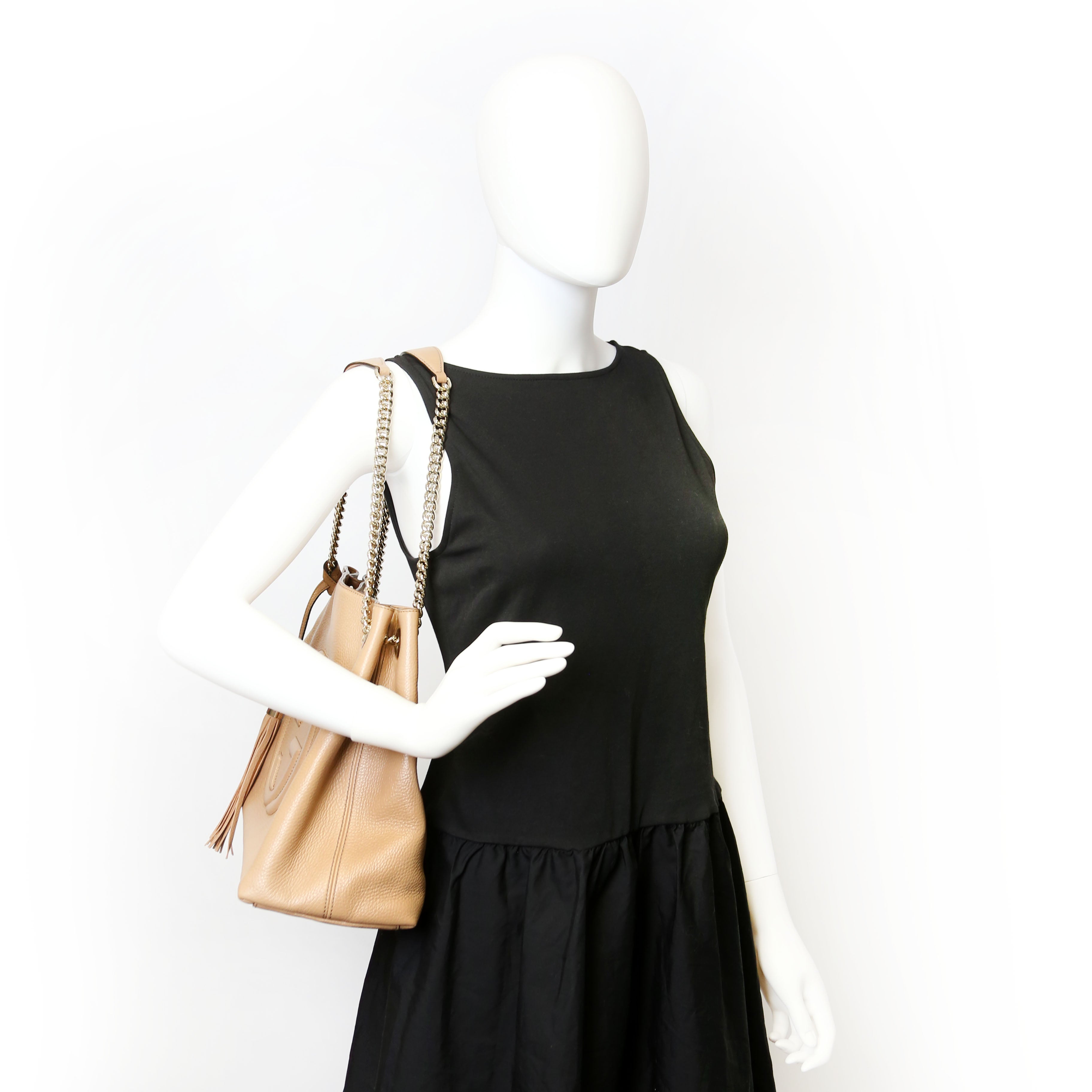 536196 Soho Chain Tote Newer Beige