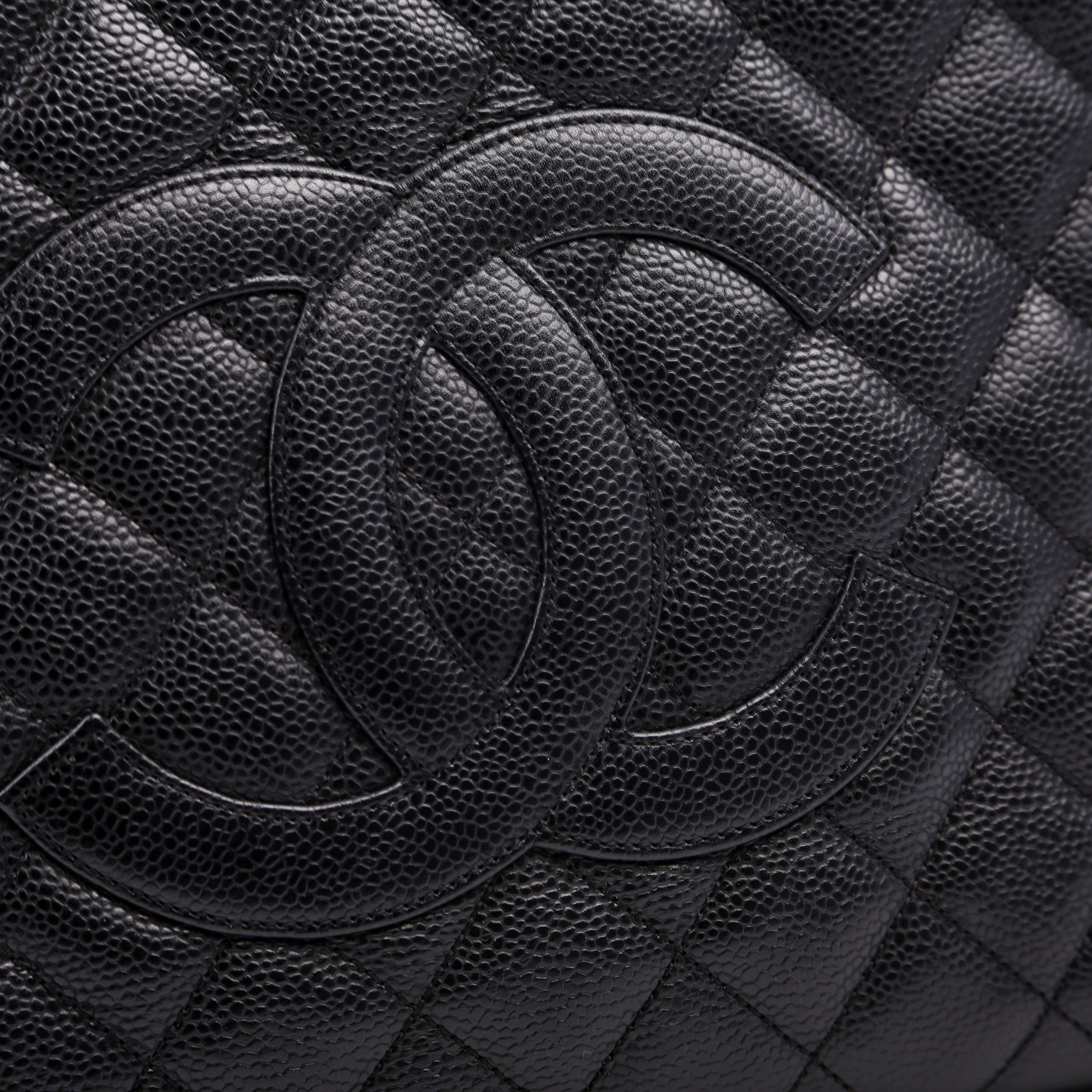 Grand Shopping Tote Caviar Black