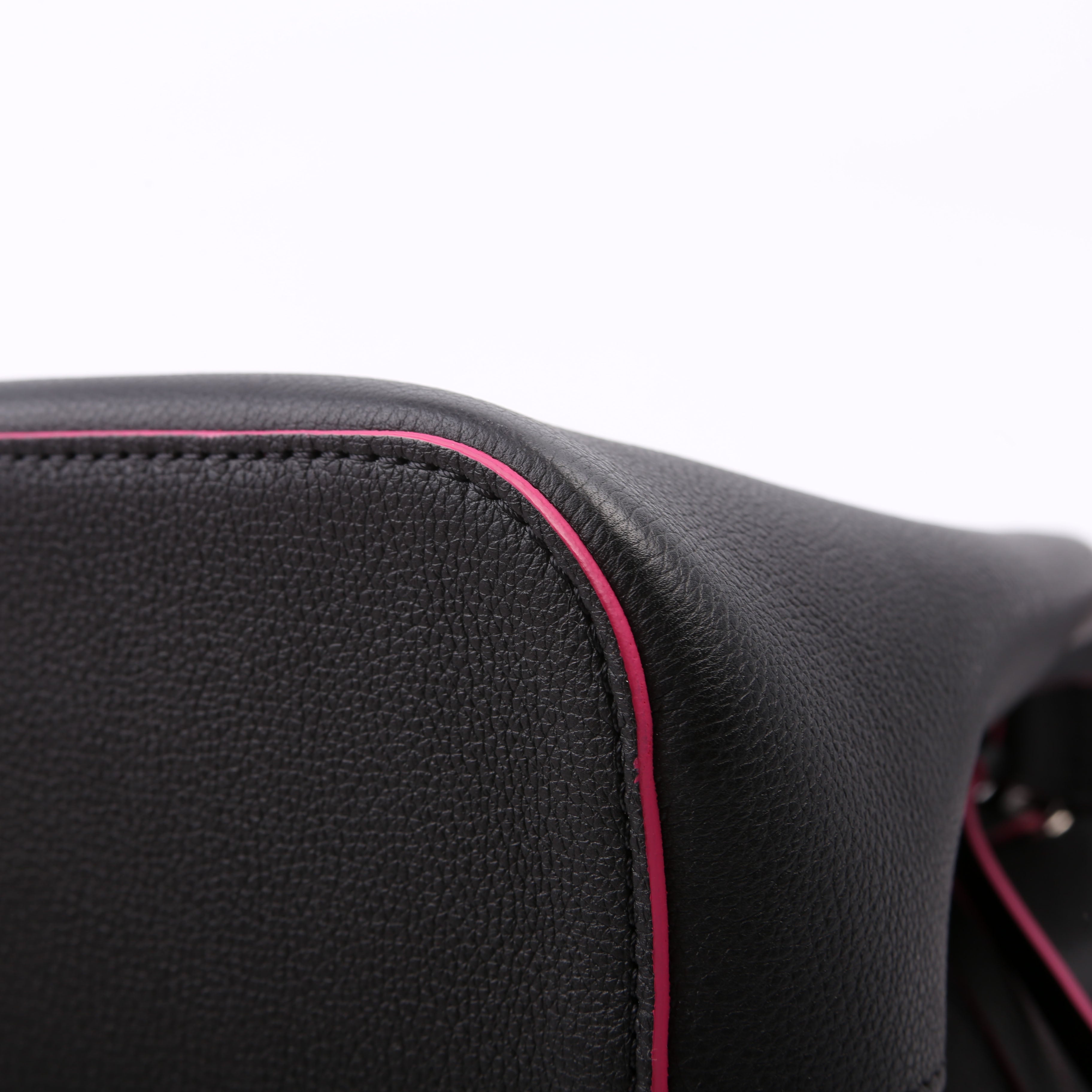 Lockme Bucket Bag Black/Pink