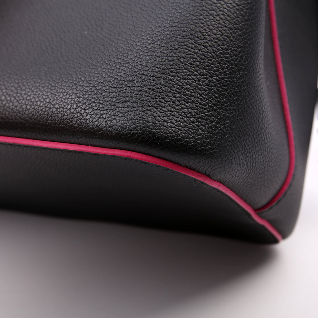 Lockme Bucket Bag Black/Pink