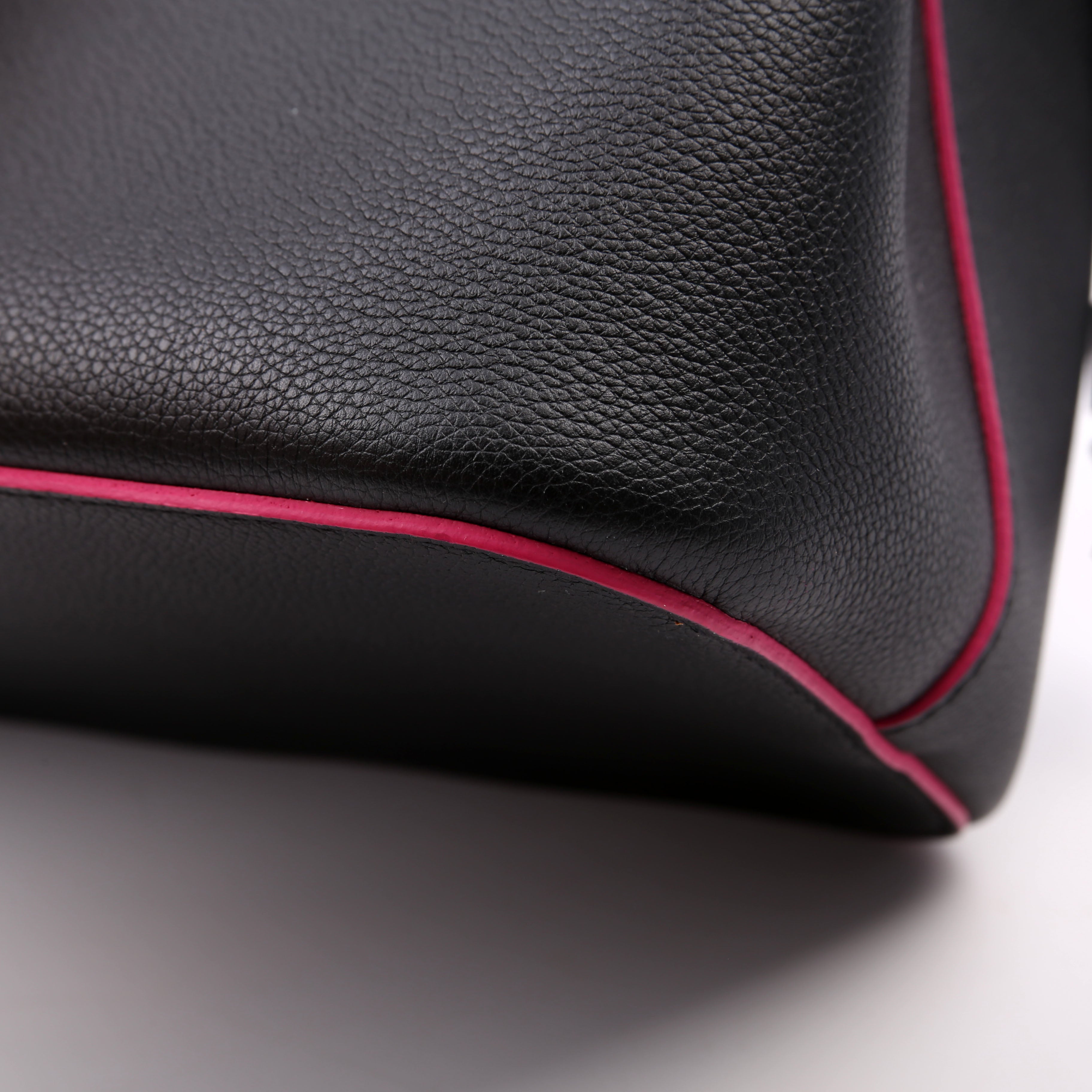 Lockme Bucket Bag Black/Pink