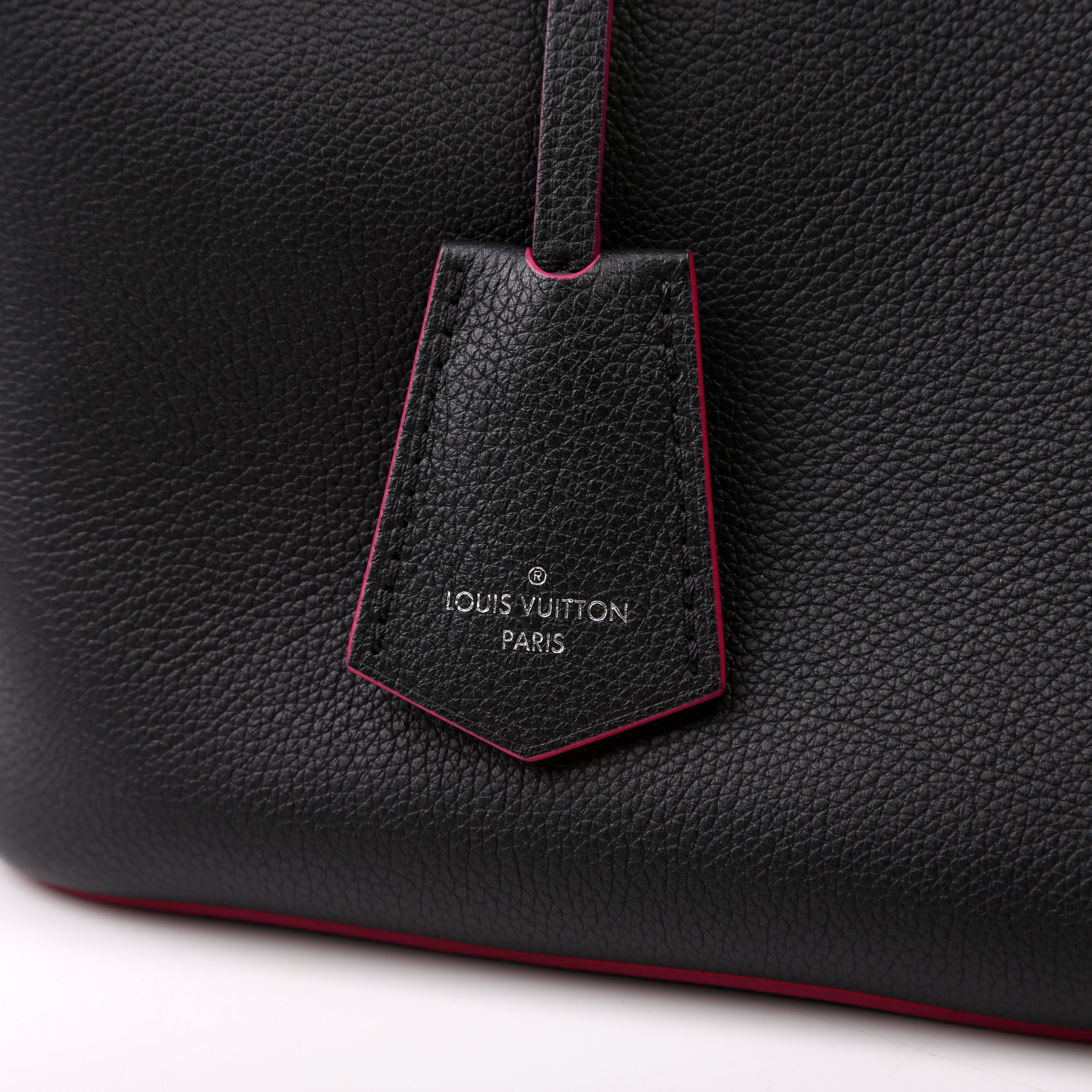 Lockme Bucket Bag Black/Pink
