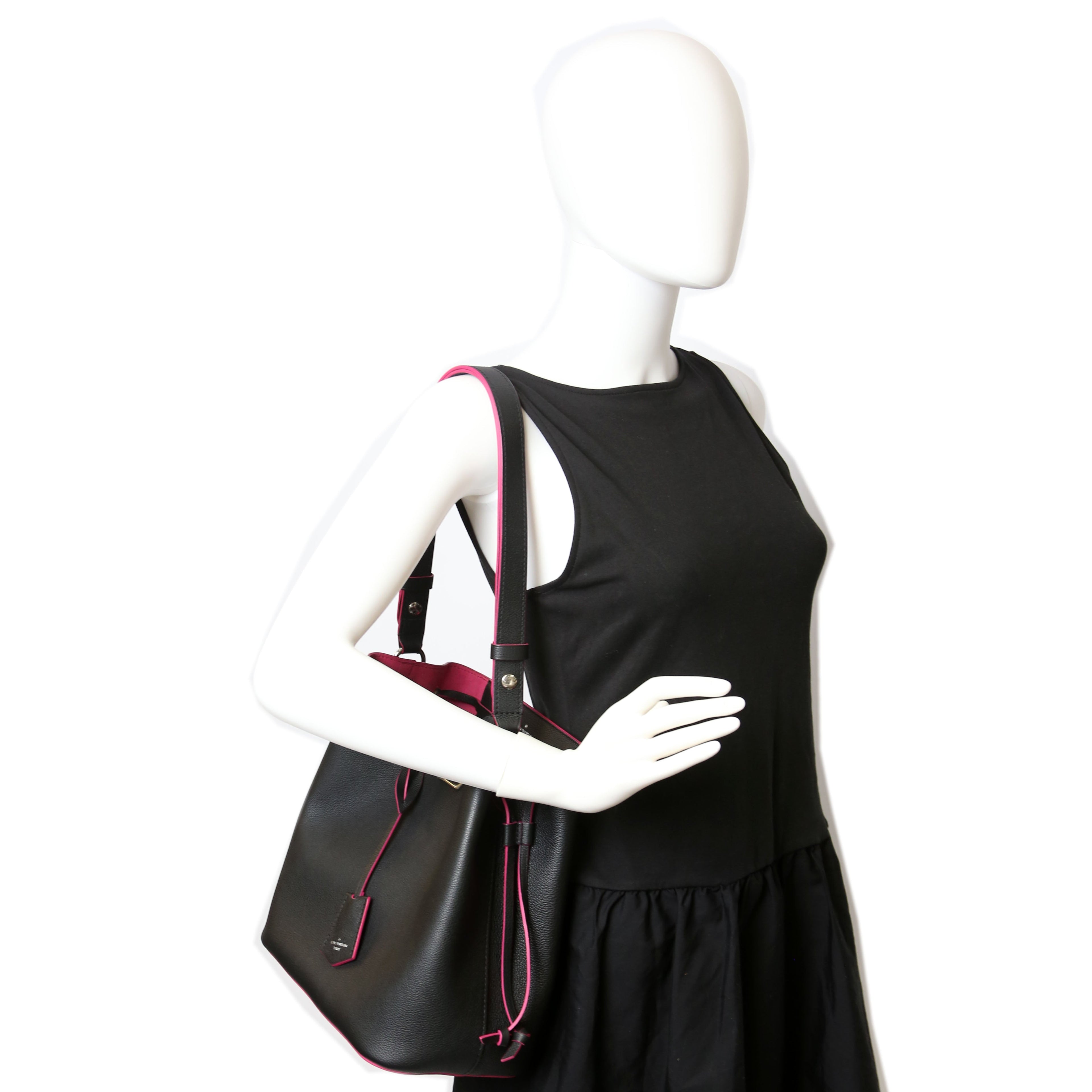 Lockme Bucket Bag Black/Pink