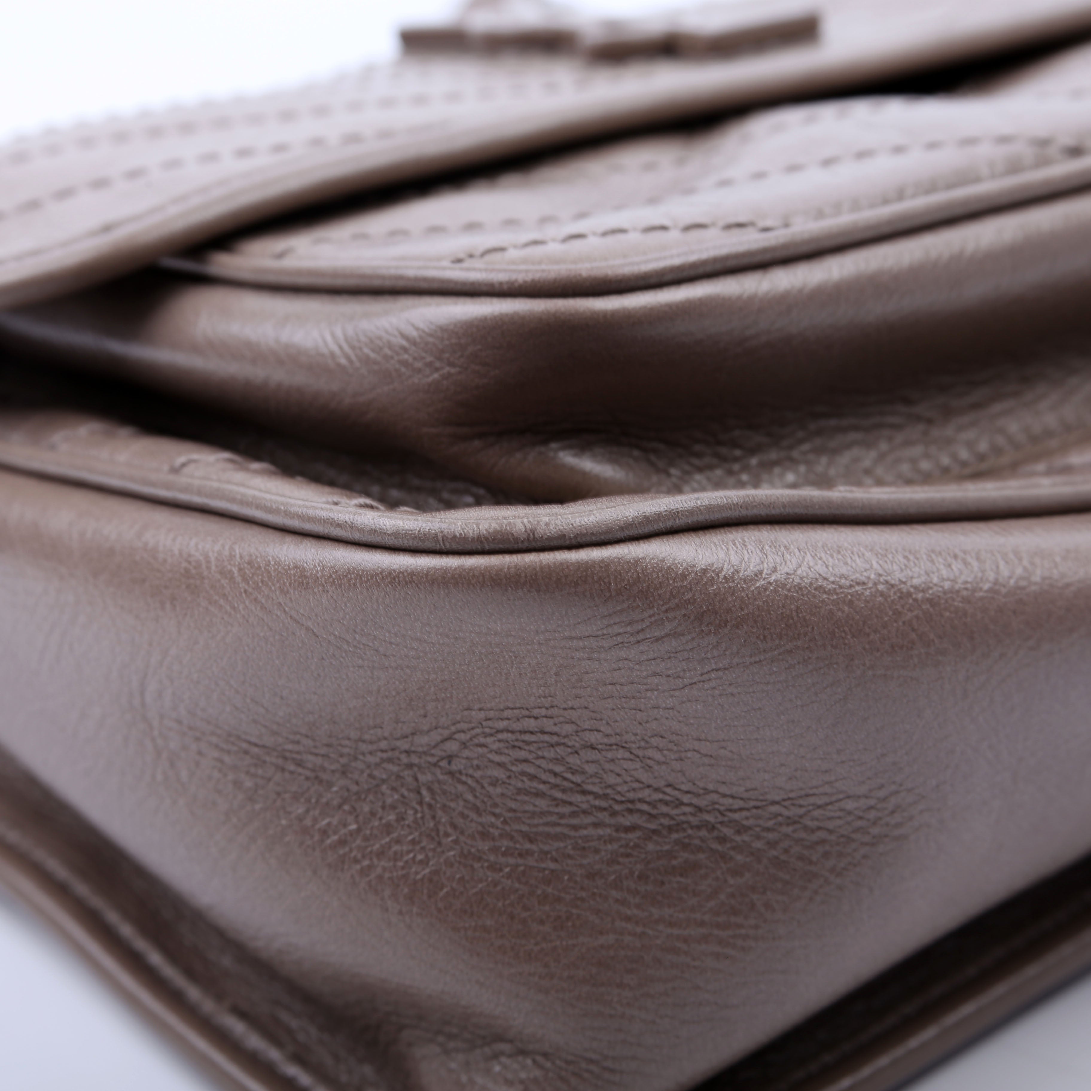 Niki medium Crinkle Leather Taupe