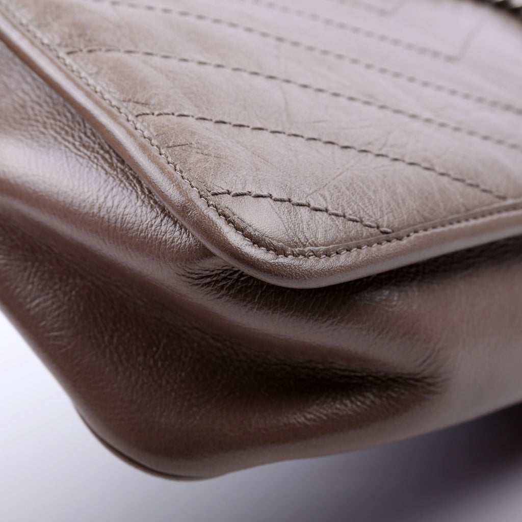 Niki medium Crinkle Leather Taupe