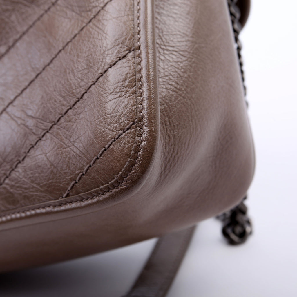 Niki medium Crinkle Leather Taupe