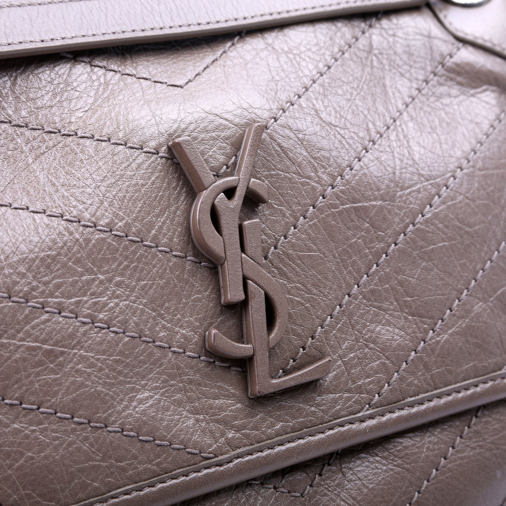 Niki medium Crinkle Leather Taupe