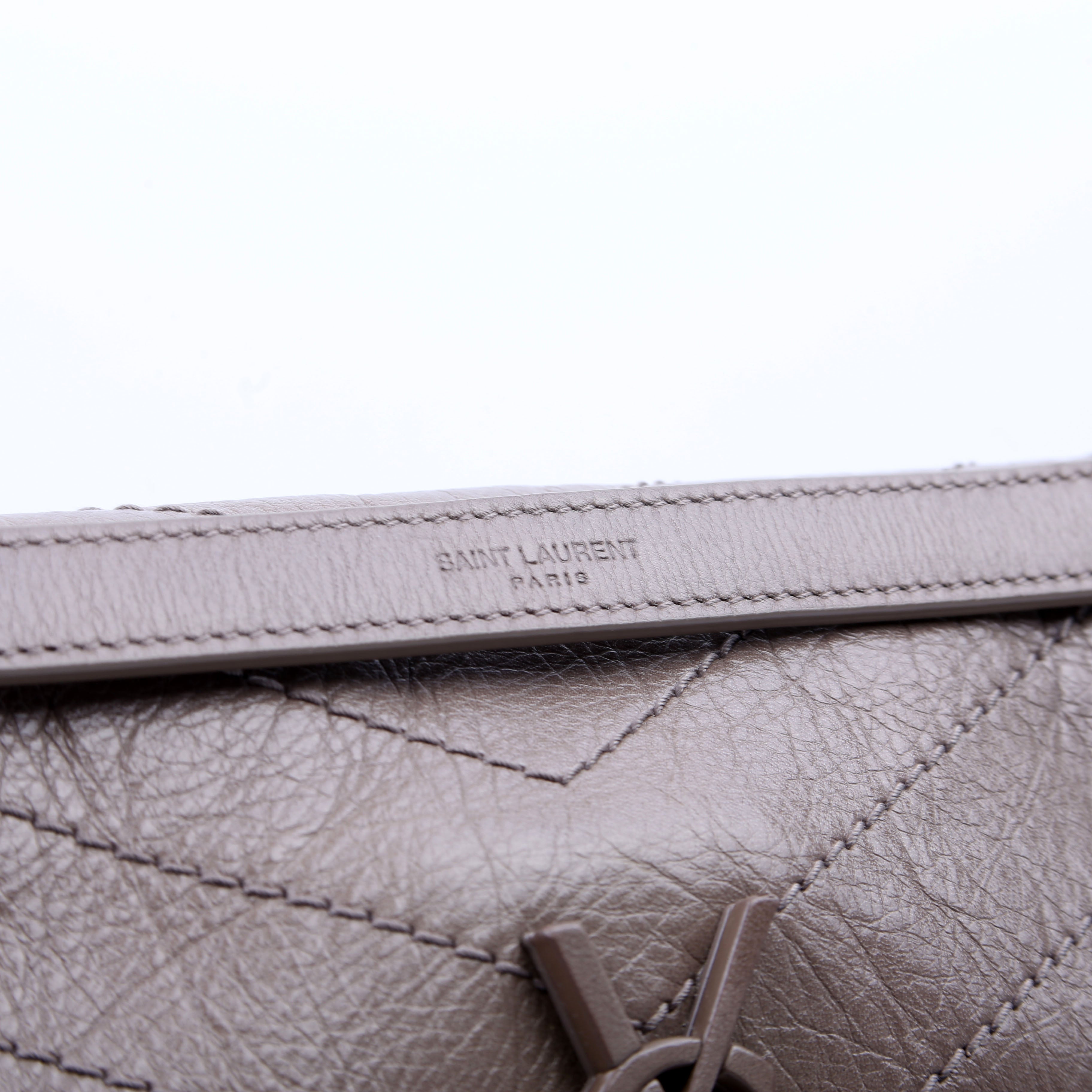 Niki medium Crinkle Leather Taupe