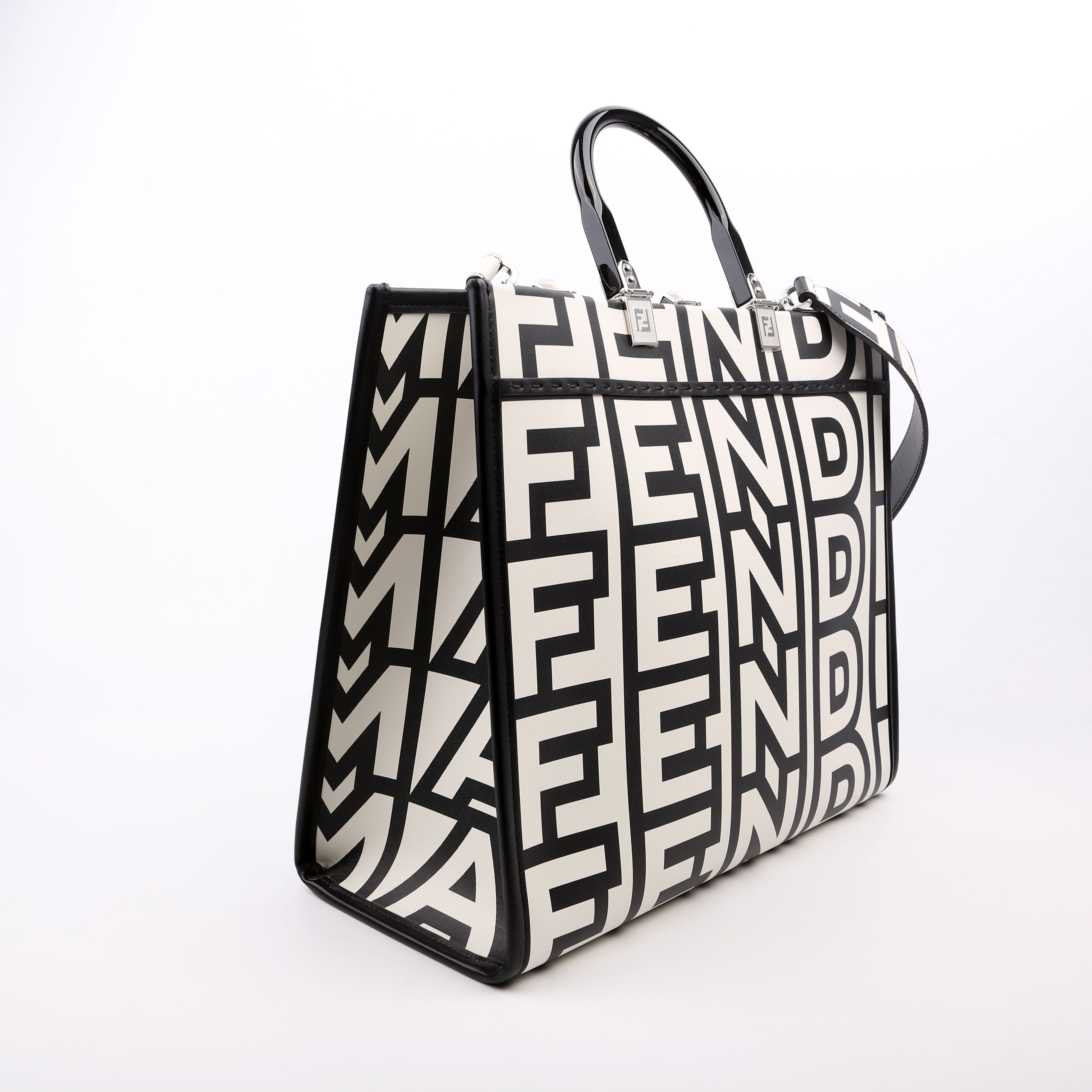 Fendi Fendi X Marc Jacobs Sunshine Shopper Medium Leather Black/White