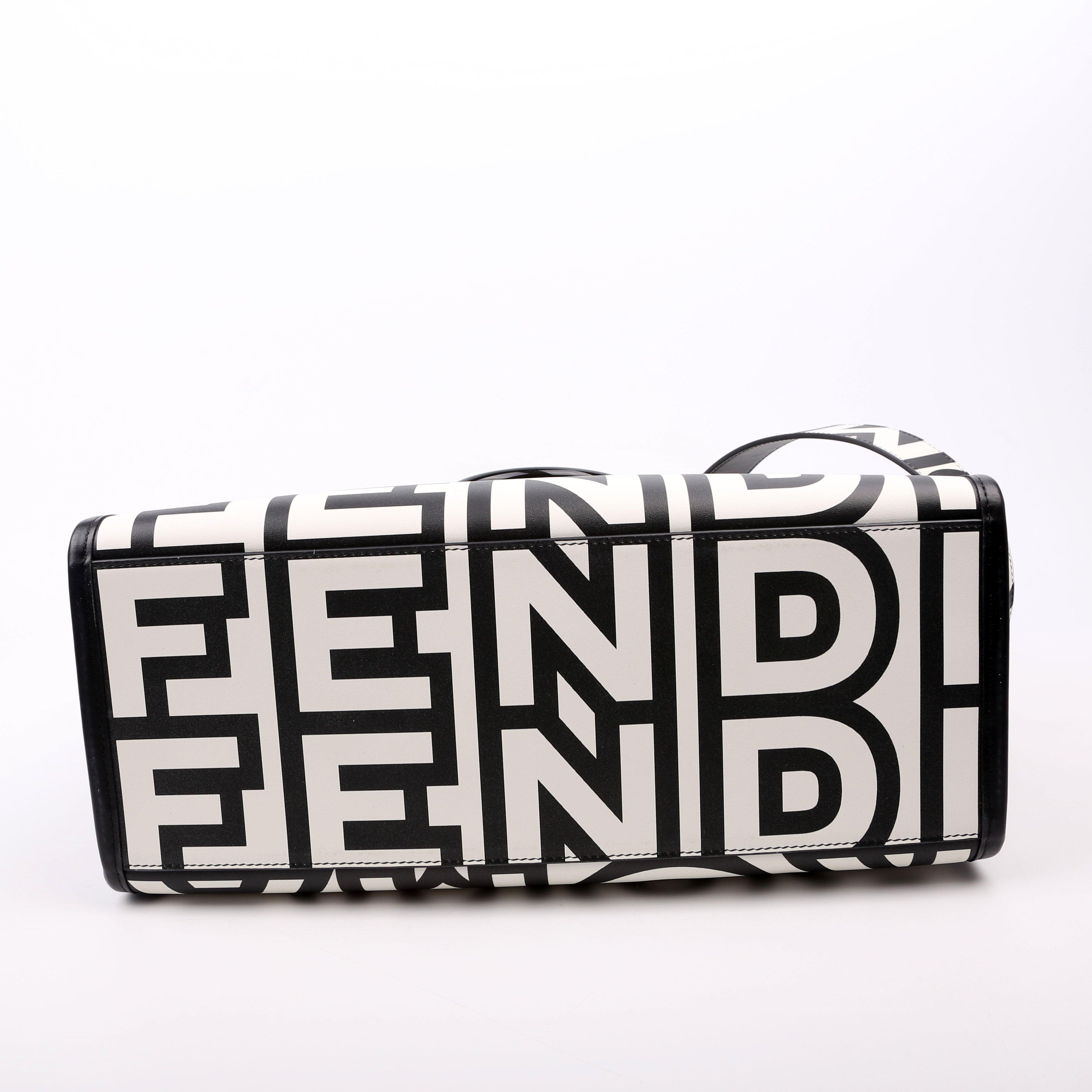 Fendi Fendi X Marc Jacobs Sunshine Shopper Medium Leather Black/White