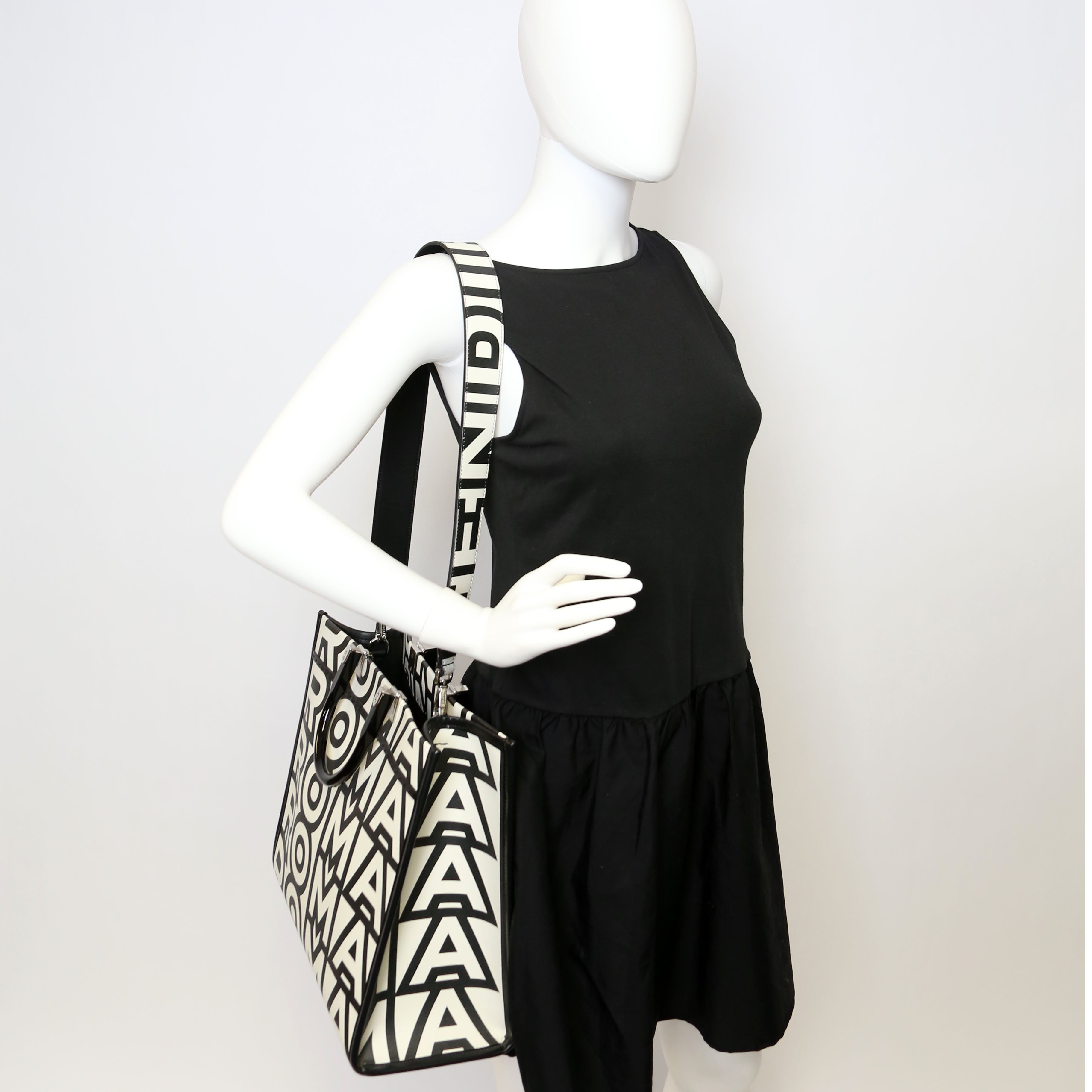 Fendi Fendi X Marc Jacobs Sunshine Shopper Medium Leather Black/White