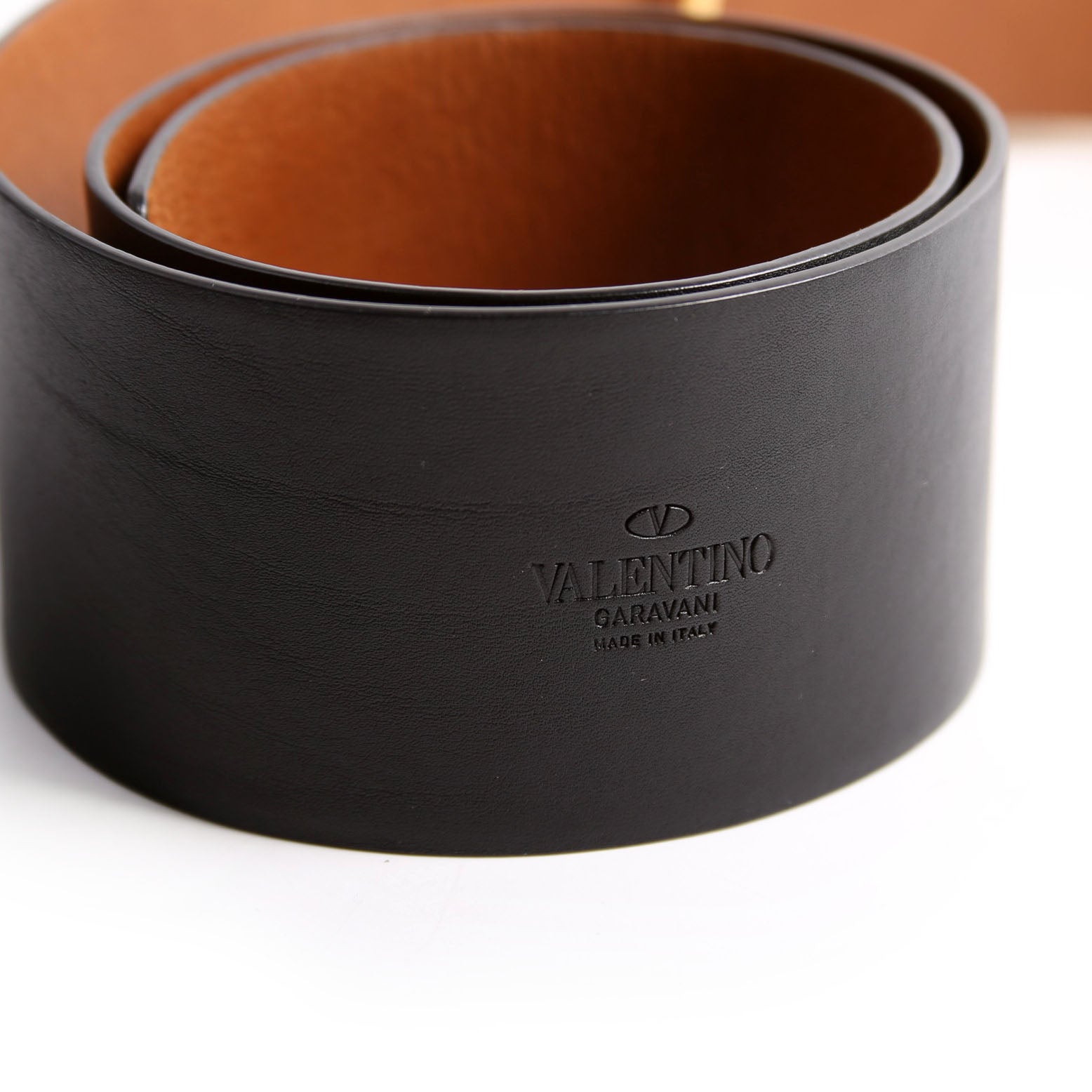 Reversible V Logo Signature Belt 70MM Size 75/30 Black/Gold