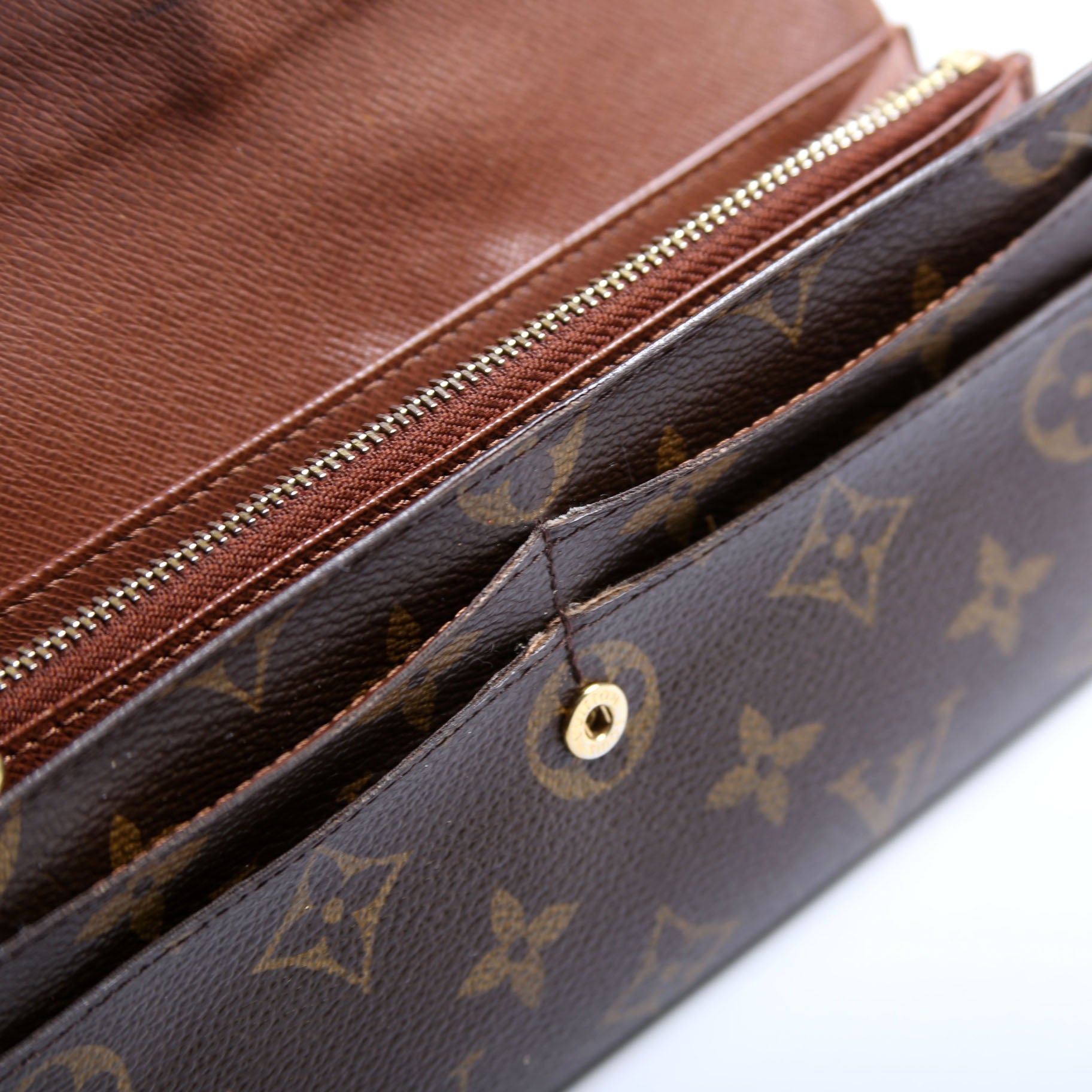 Sarah Wallet Monogram