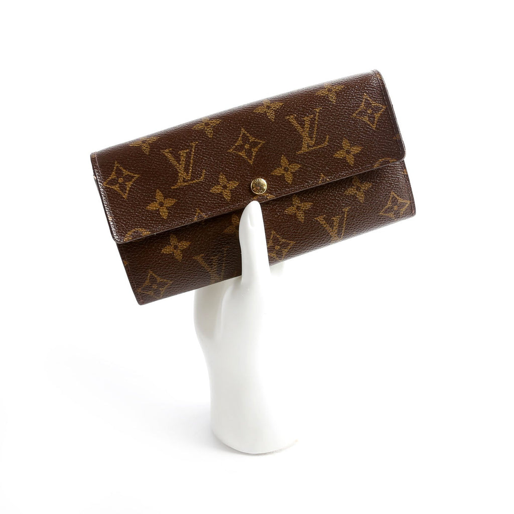 Sarah Wallet Monogram