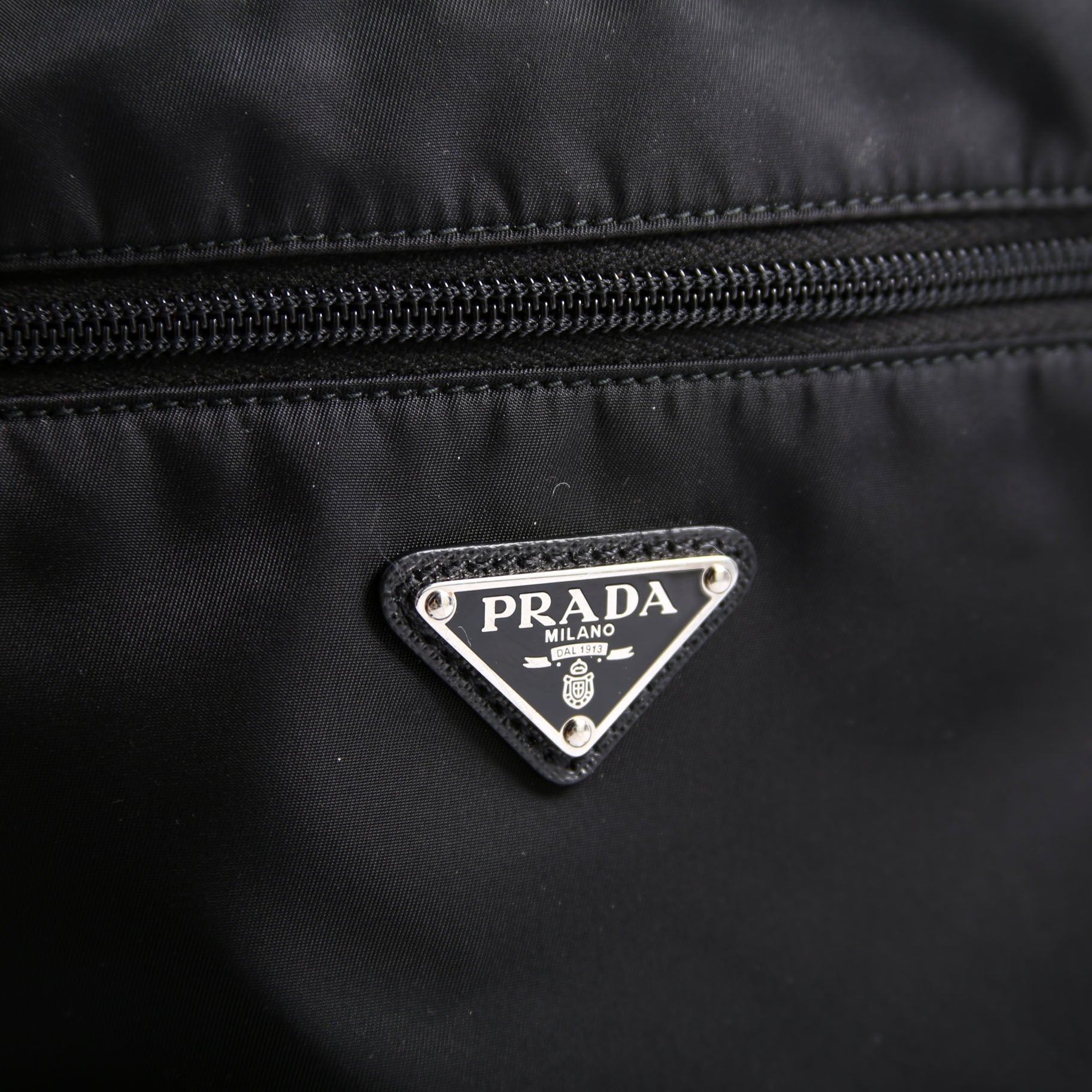 2VH563 Re-Nylon/Saffiano Messenger Crossbody Black