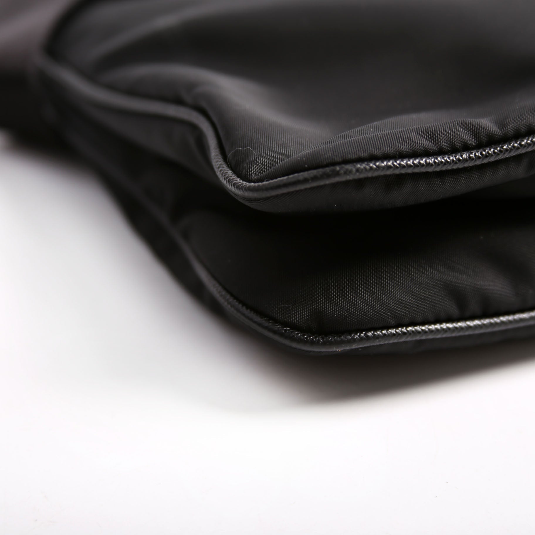 2VH563 Re-Nylon/Saffiano Messenger Crossbody Black