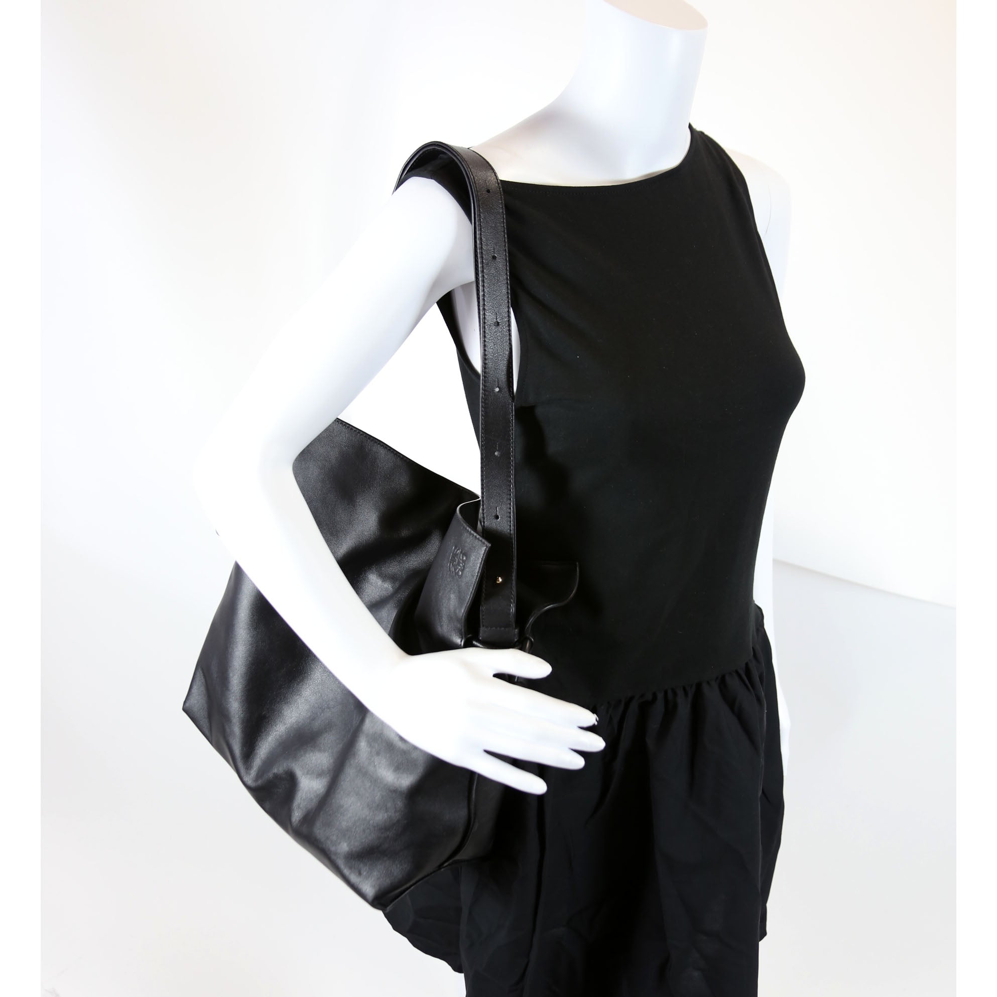Flamenco Knot Clutch Calfskin Medium Black