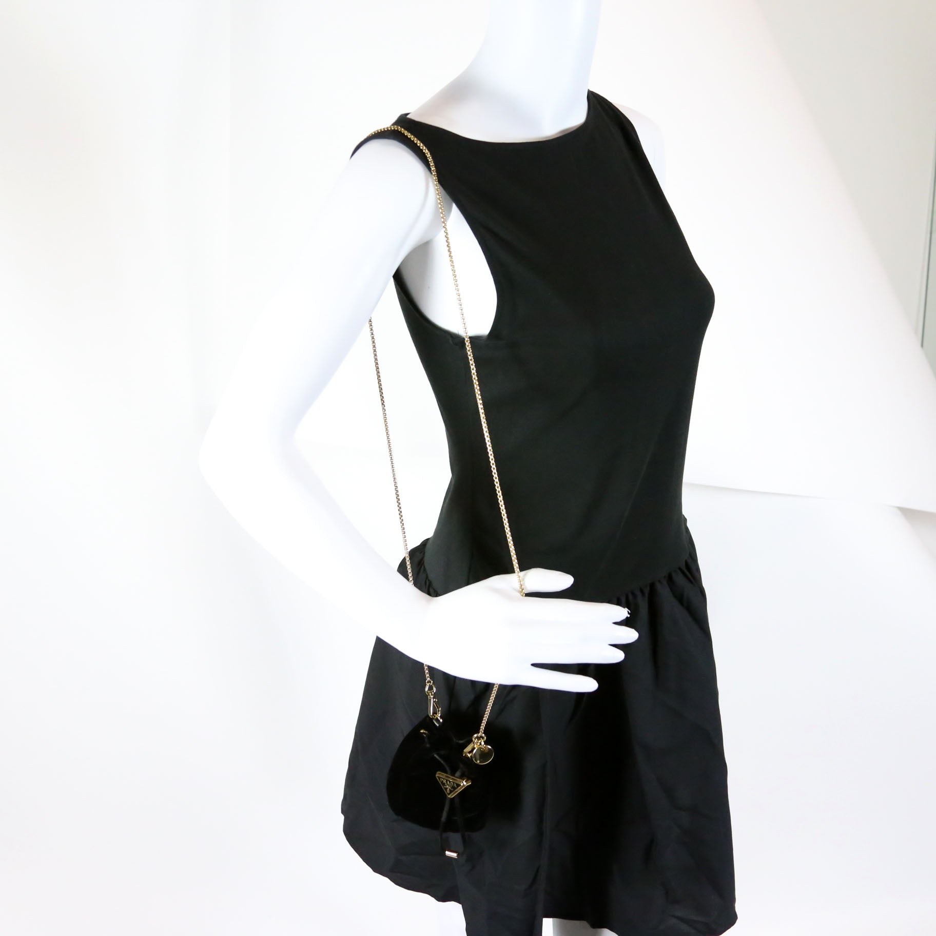 1NR016 Velvet Mini Bucket Pouch Black