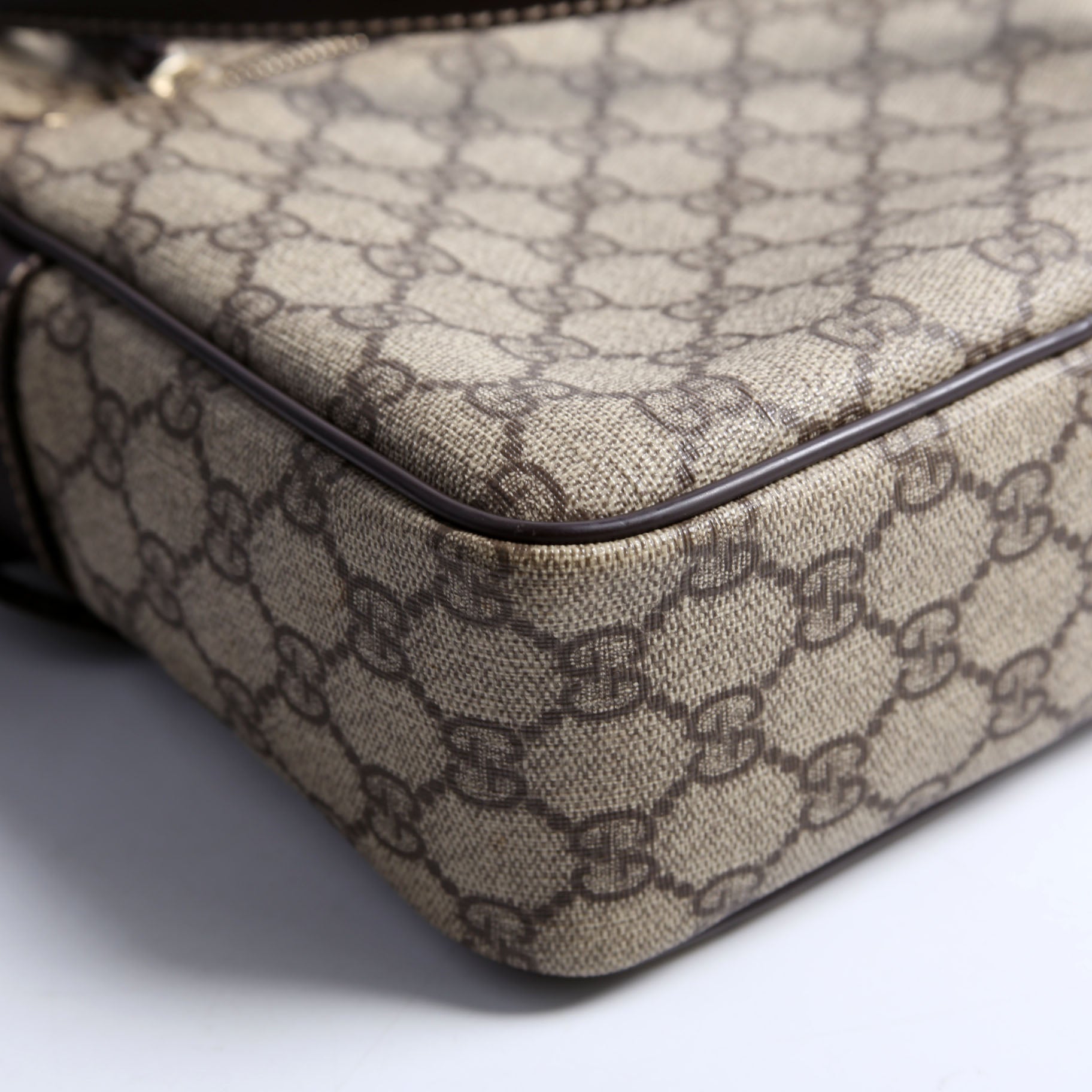 233268 GG Supreme Shoulder Bag