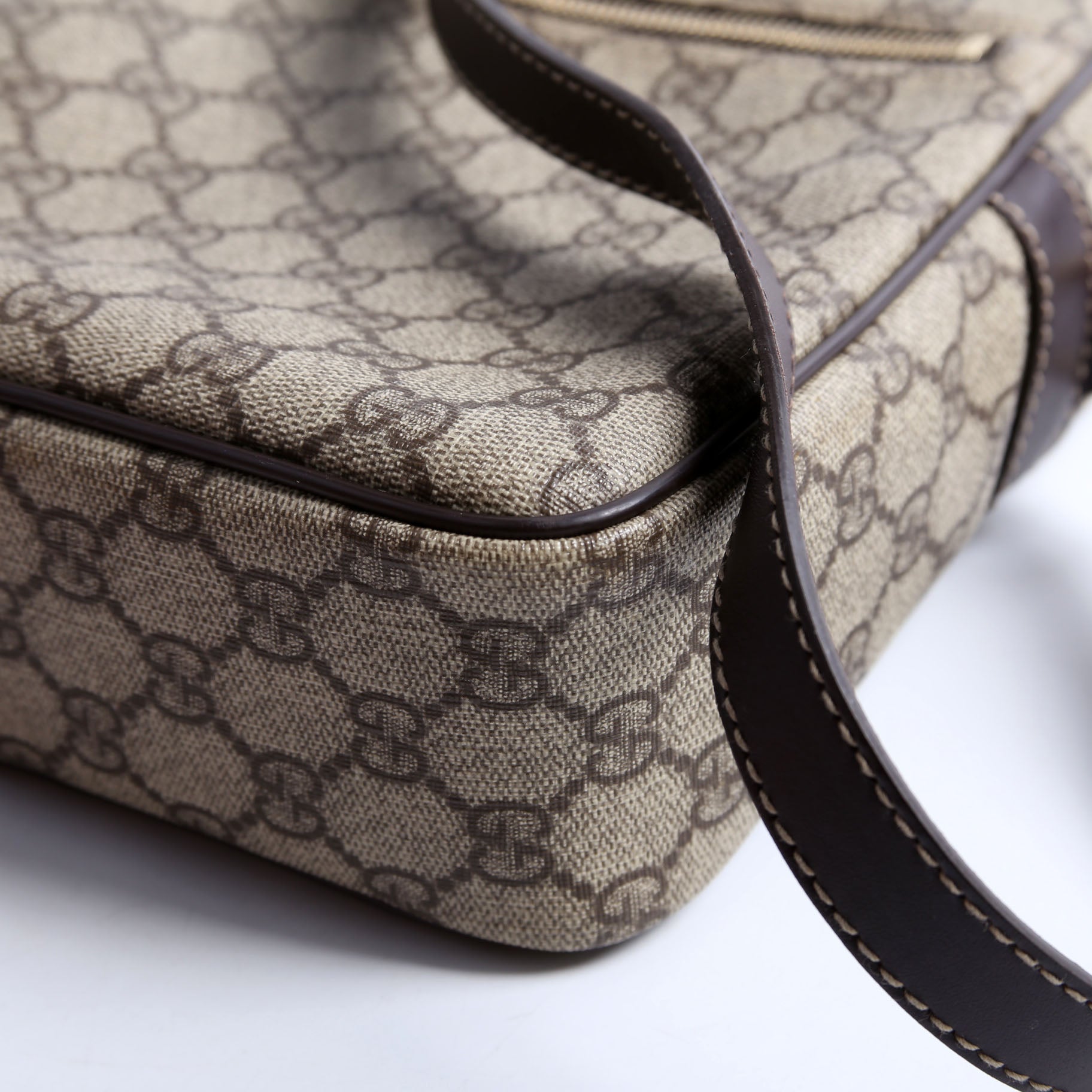 233268 GG Supreme Shoulder Bag