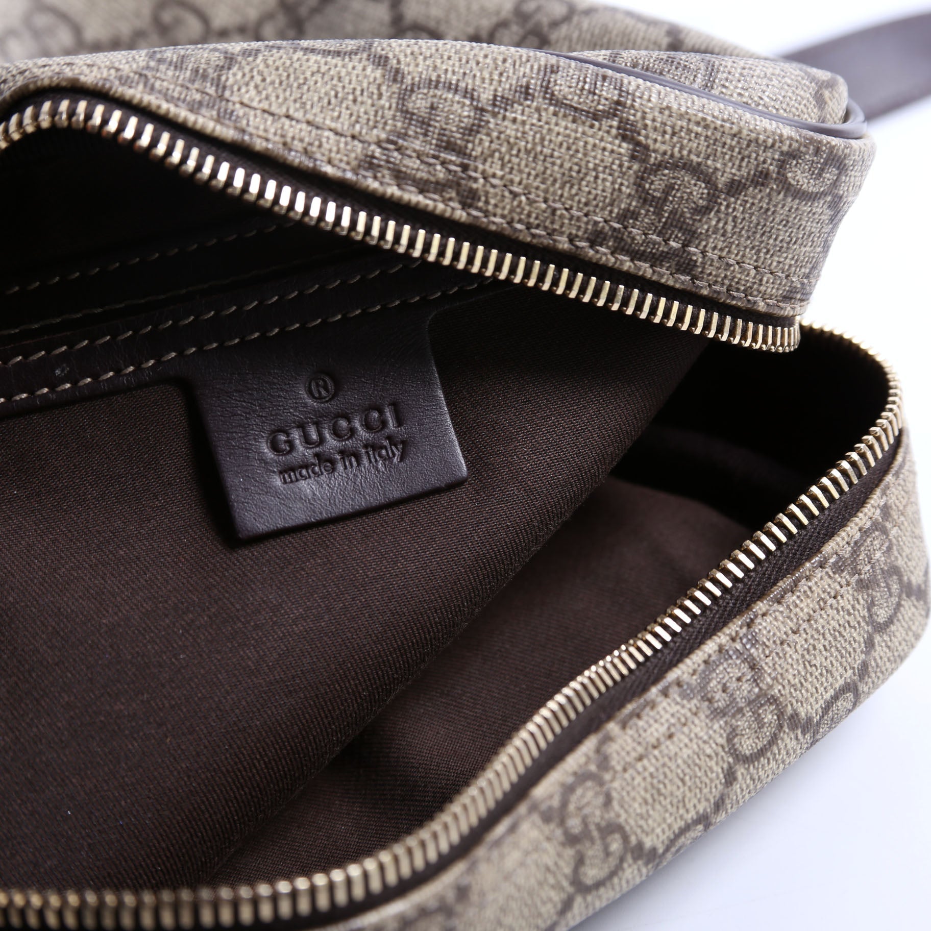 233268 GG Supreme Shoulder Bag