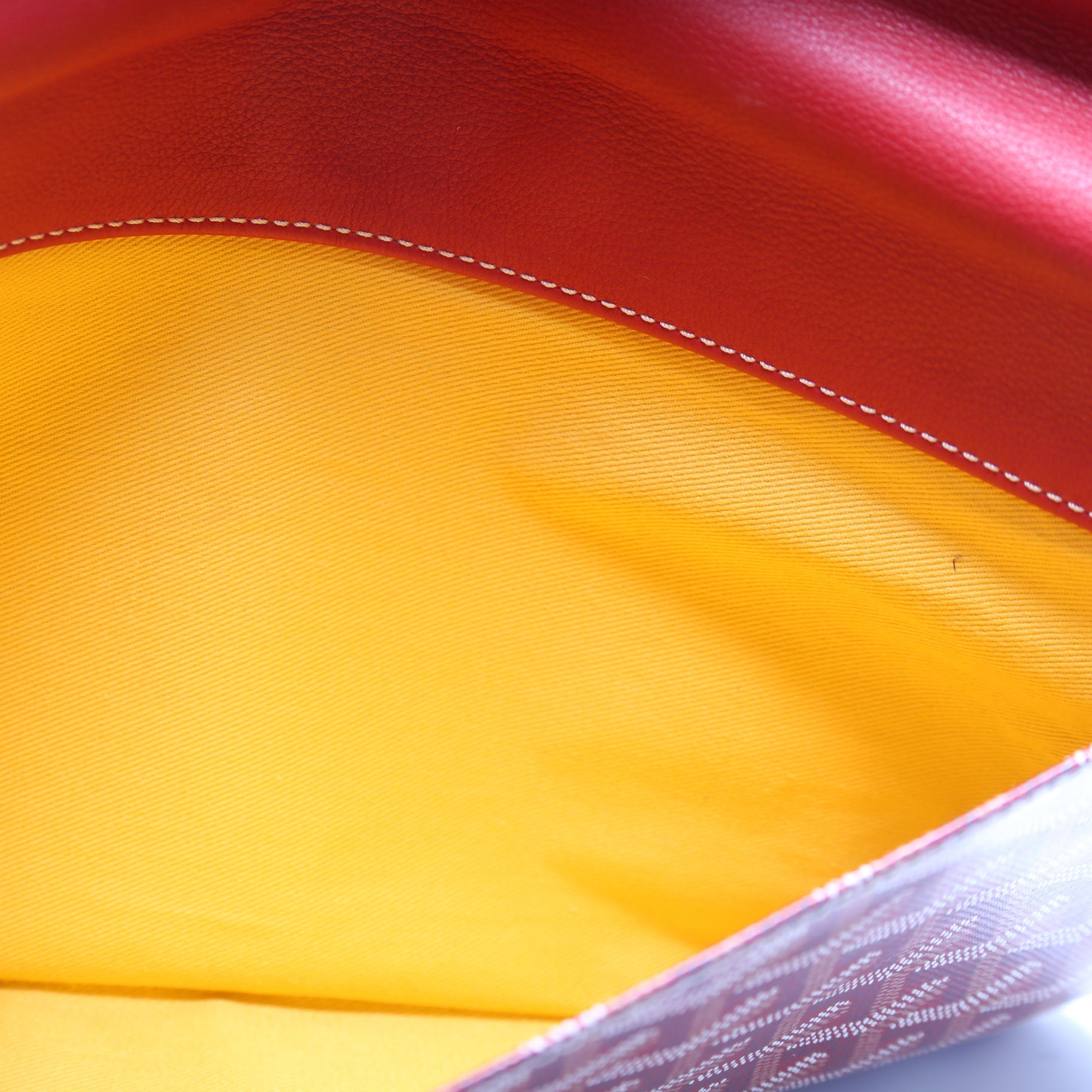 Saint Marie Clutch