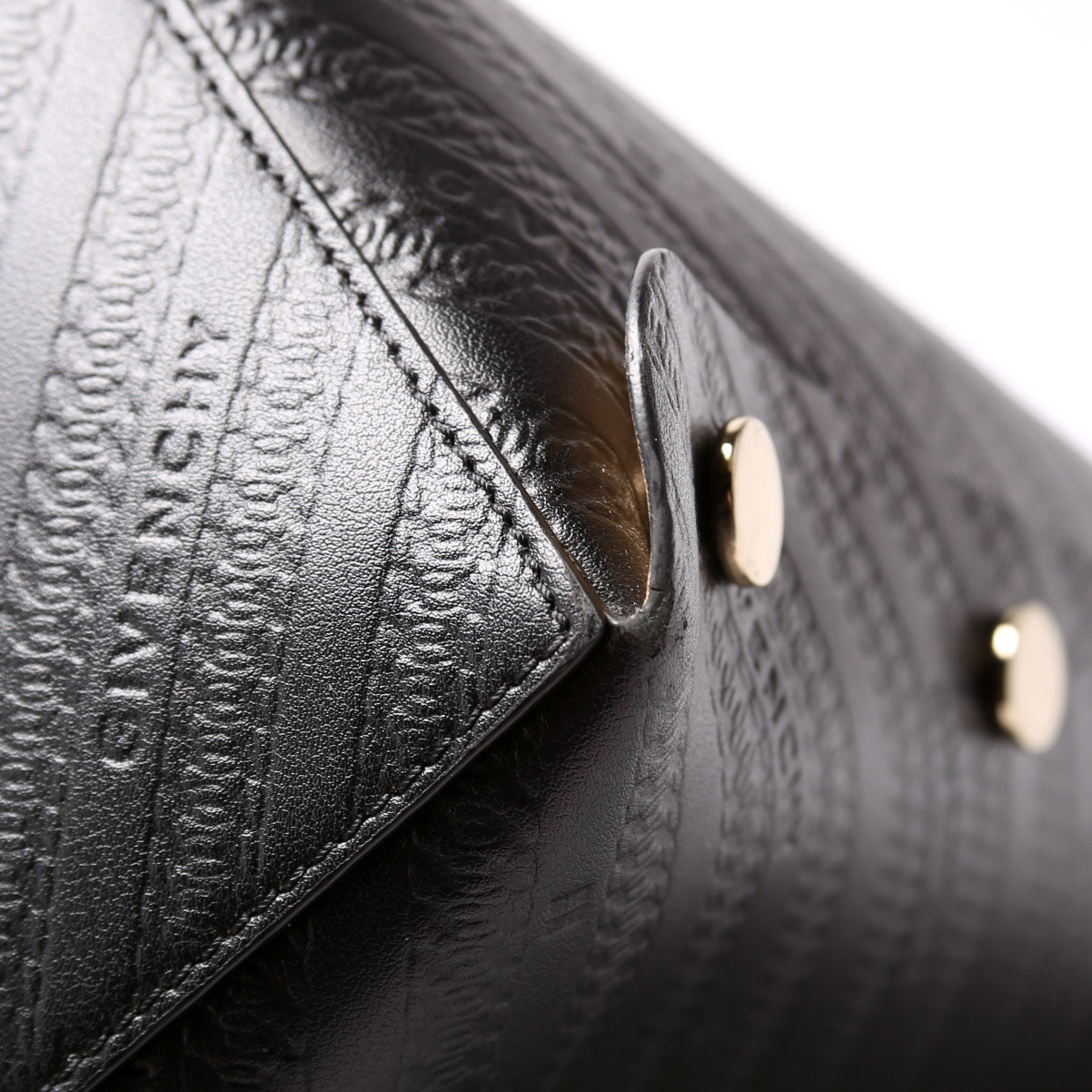 Chain Emb Bond Shopper Medium Calfskin Black