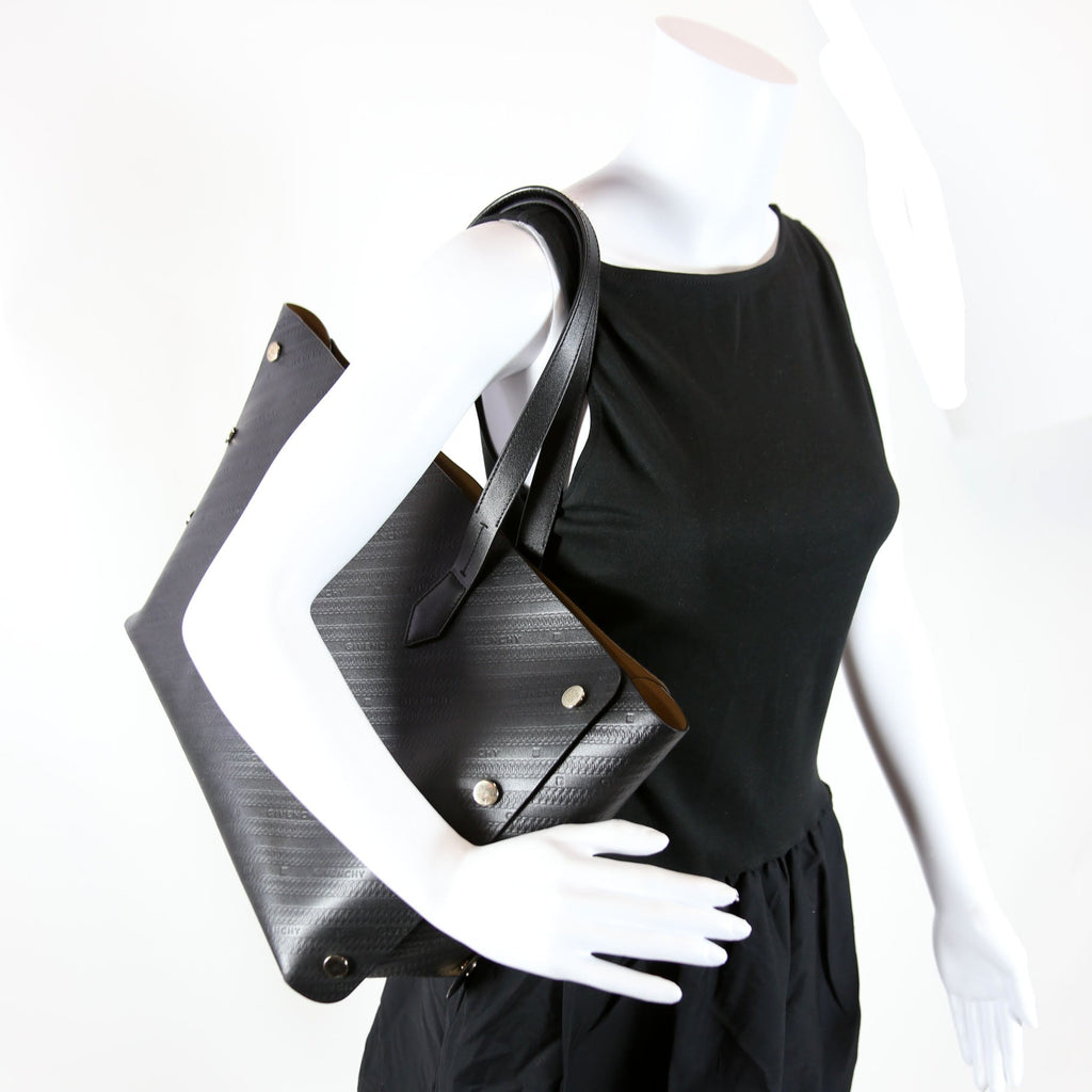 Chain Emb Bond Shopper Medium Calfskin Black